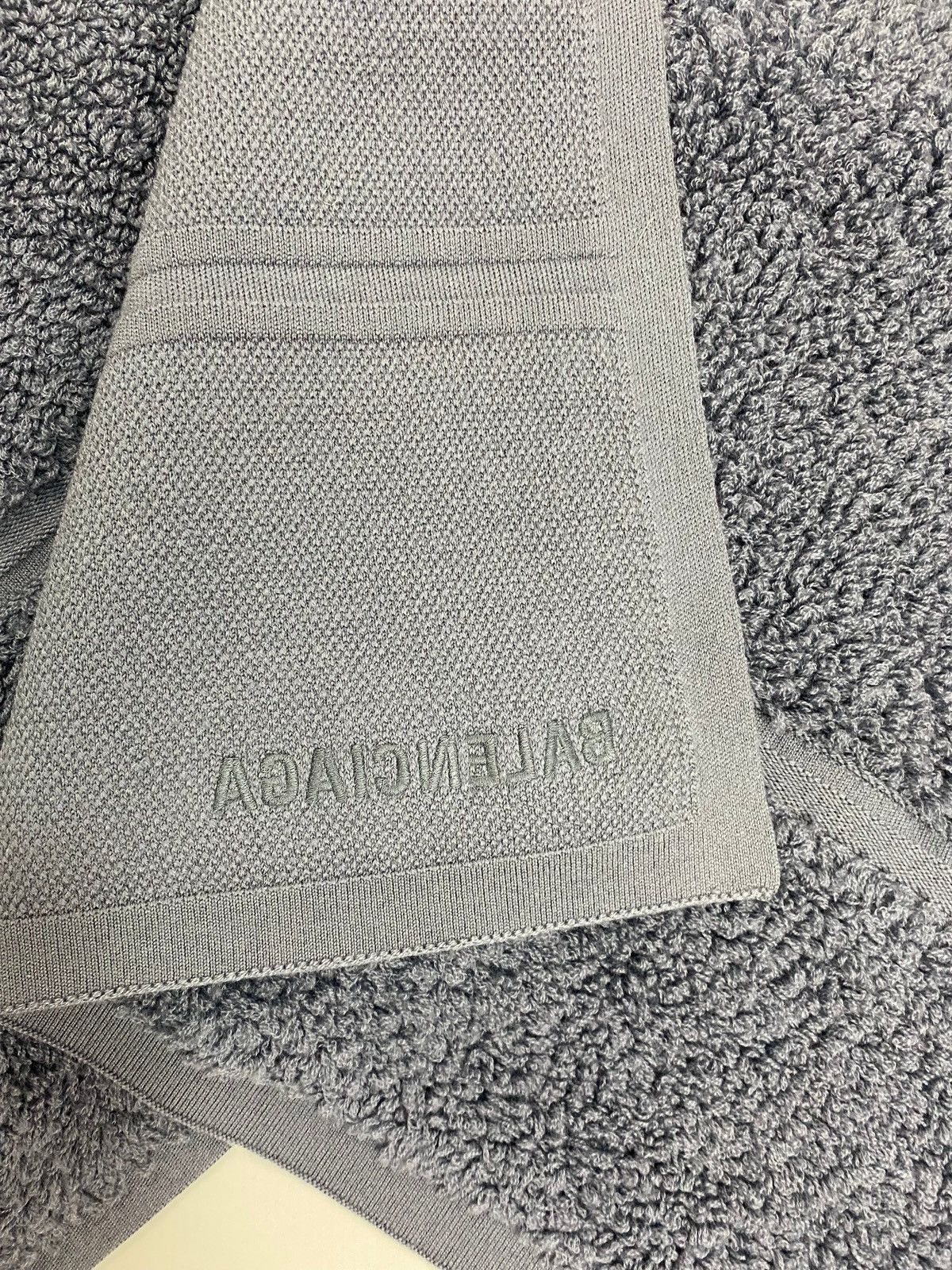 Balenciaga BALENCIAGA AW22 360° SNOWSTORM SHOW RUNWAY CASHMERE GREY Size ONE SIZE - 4 Thumbnail
