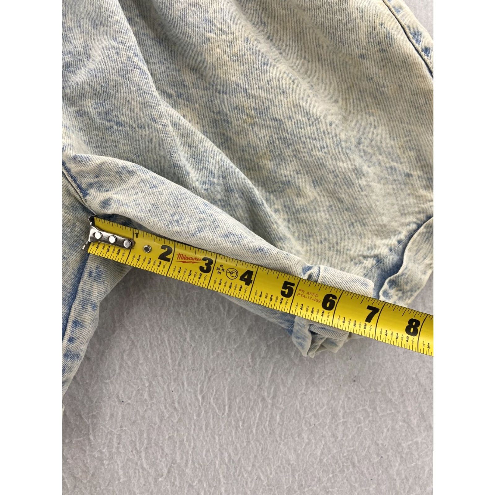 Vintage Womens High Rise Shorts Acid Wash Pleated Cuffed Vintage 90s Style Size 32" / US 10 / IT 46 - 5 Thumbnail