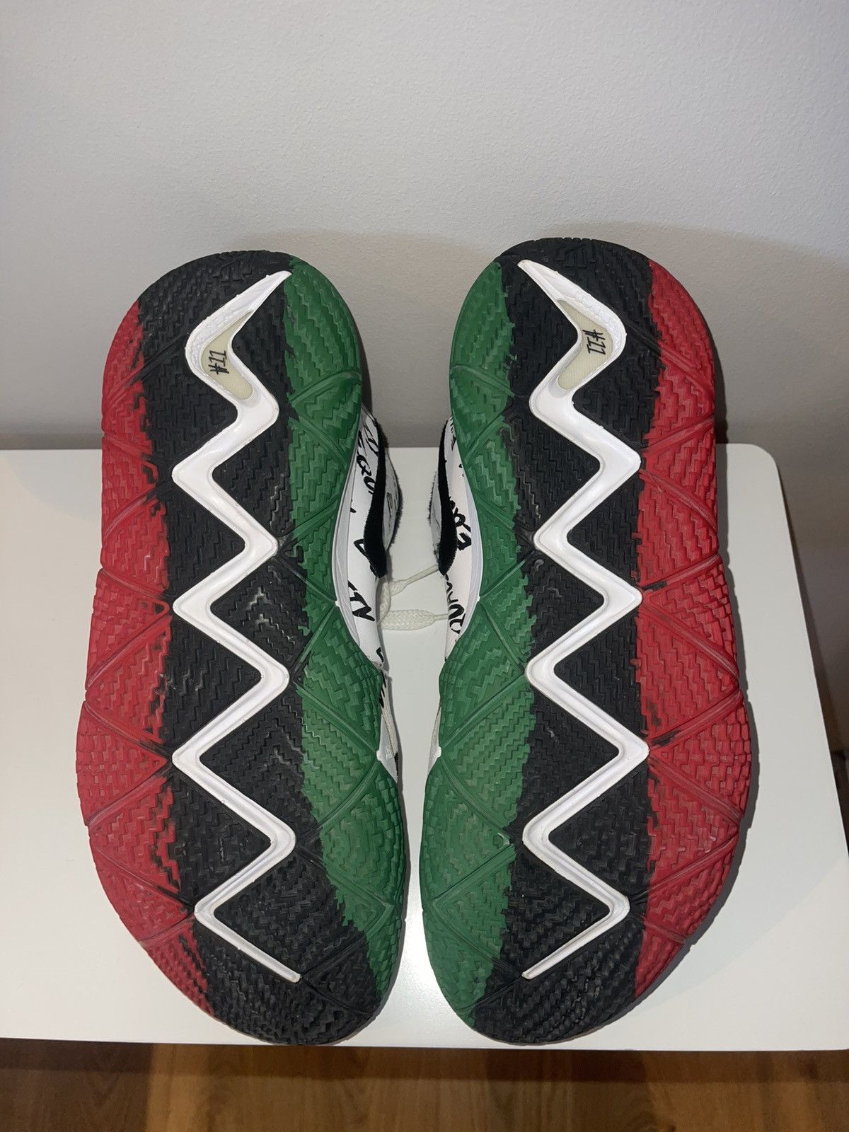 Nike Nike Kyrie 4 Size US 13 / EU 46 - 7 Thumbnail