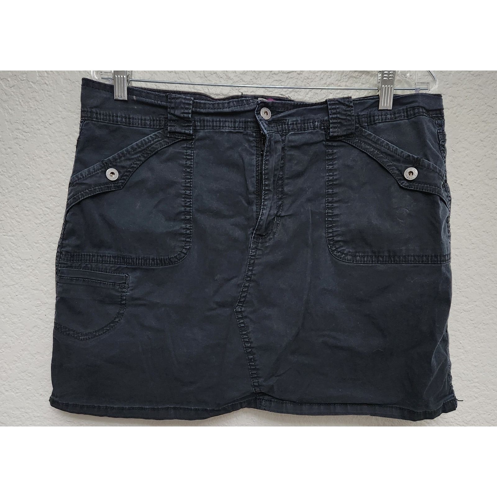 Gloria Vanderbilt Gloria Vanderbilt Black Flat Front Slashed Pockets Skorts 14 Size 37" - 1 Thumbnail