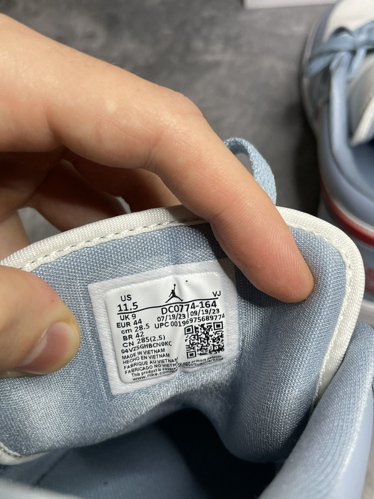 Nike Air Jordan 1 low Size US 10 / EU 43 - 9 Thumbnail
