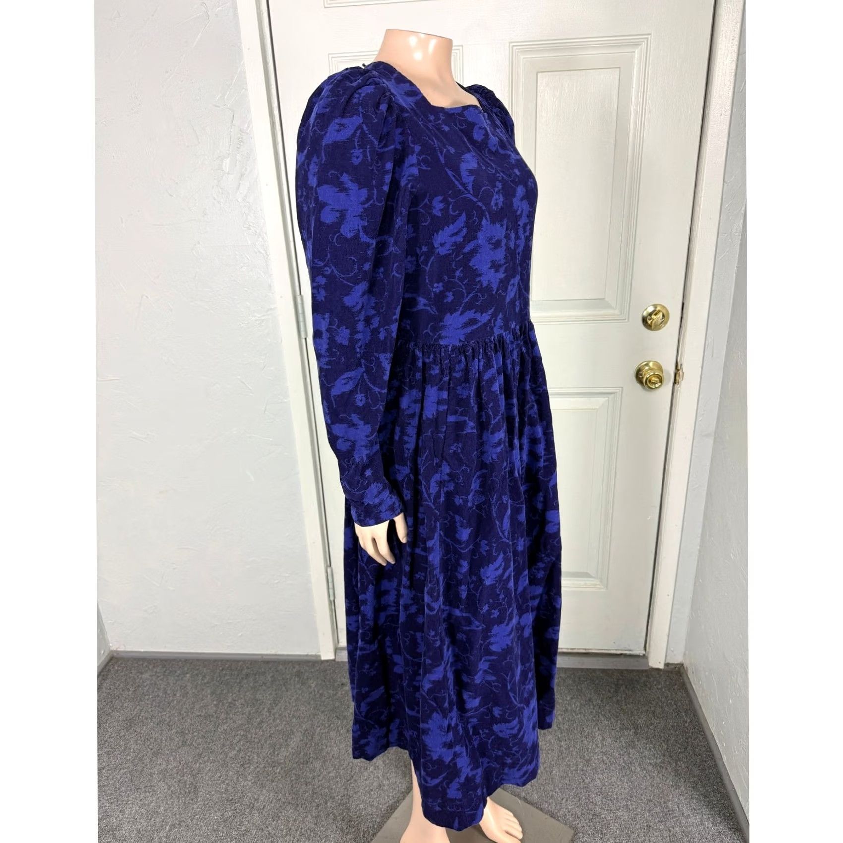 Laura Ashley VINTAGE Laura Ashley Dress Womens Corduroy Cotton Floral Pockets Long sleeve XS Blue 1980s Casual Girls/ Womens Size XS / US 0-2 / IT 36-38 - 7 Thumbnail