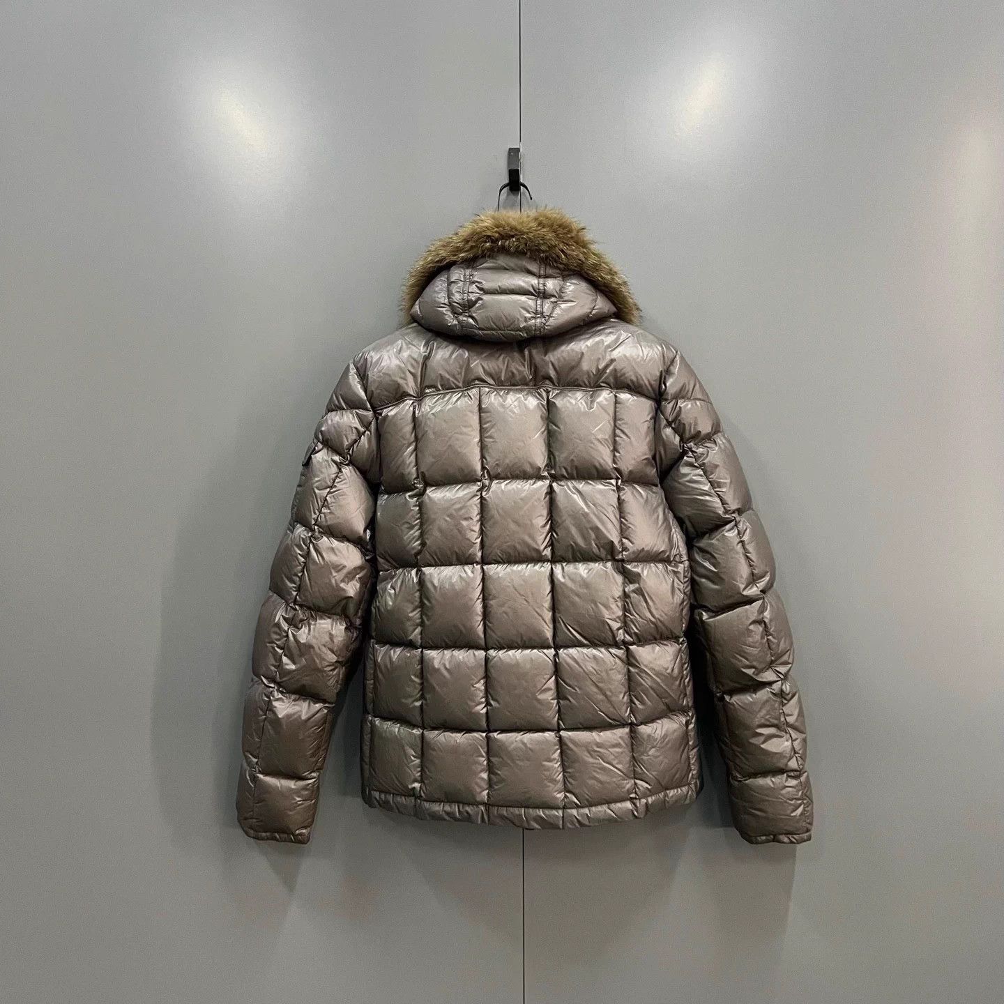 Moncler Moncler solid patch embroidery puffer jacket size 4 Size XL / US 12-14 / IT 48-50 - 2 Thumbnail