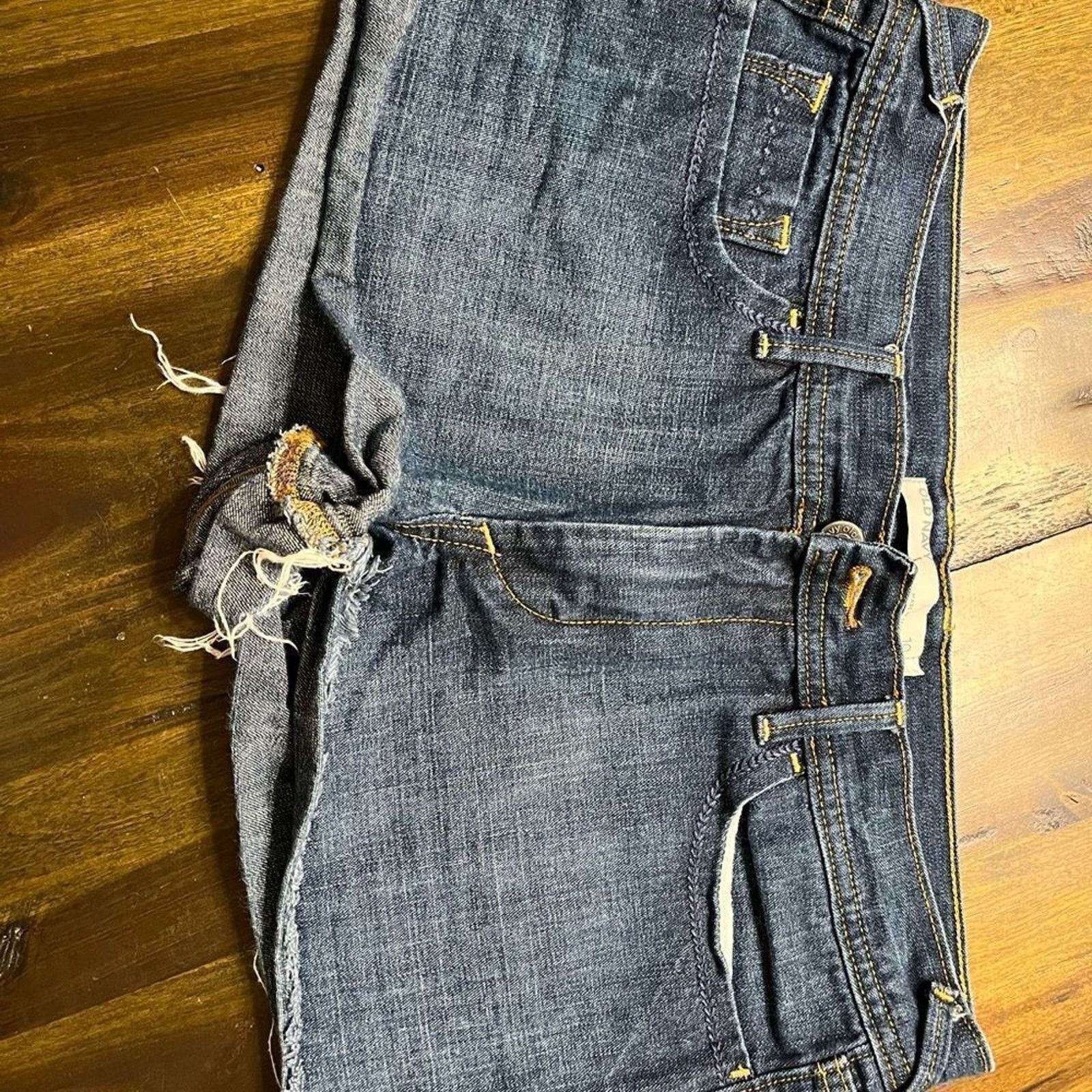 Old Navy Old Navy Distressed, Mid Rise, Dark Wash, Denim Jean Shorts Size 32" / US 10 / IT 46 - 2 Thumbnail