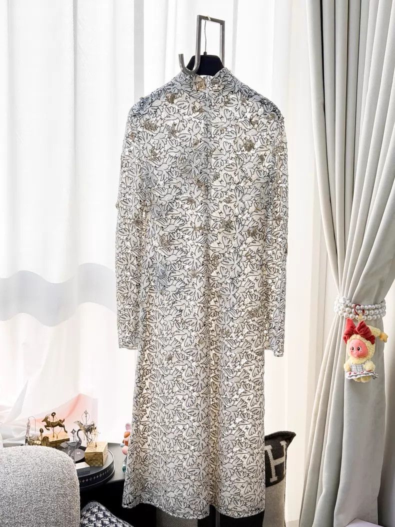 Chanel Chanel Long-sleeved lace dress with badge embroidery and p Size XXS / US 00 / IT 34 - 2 Thumbnail