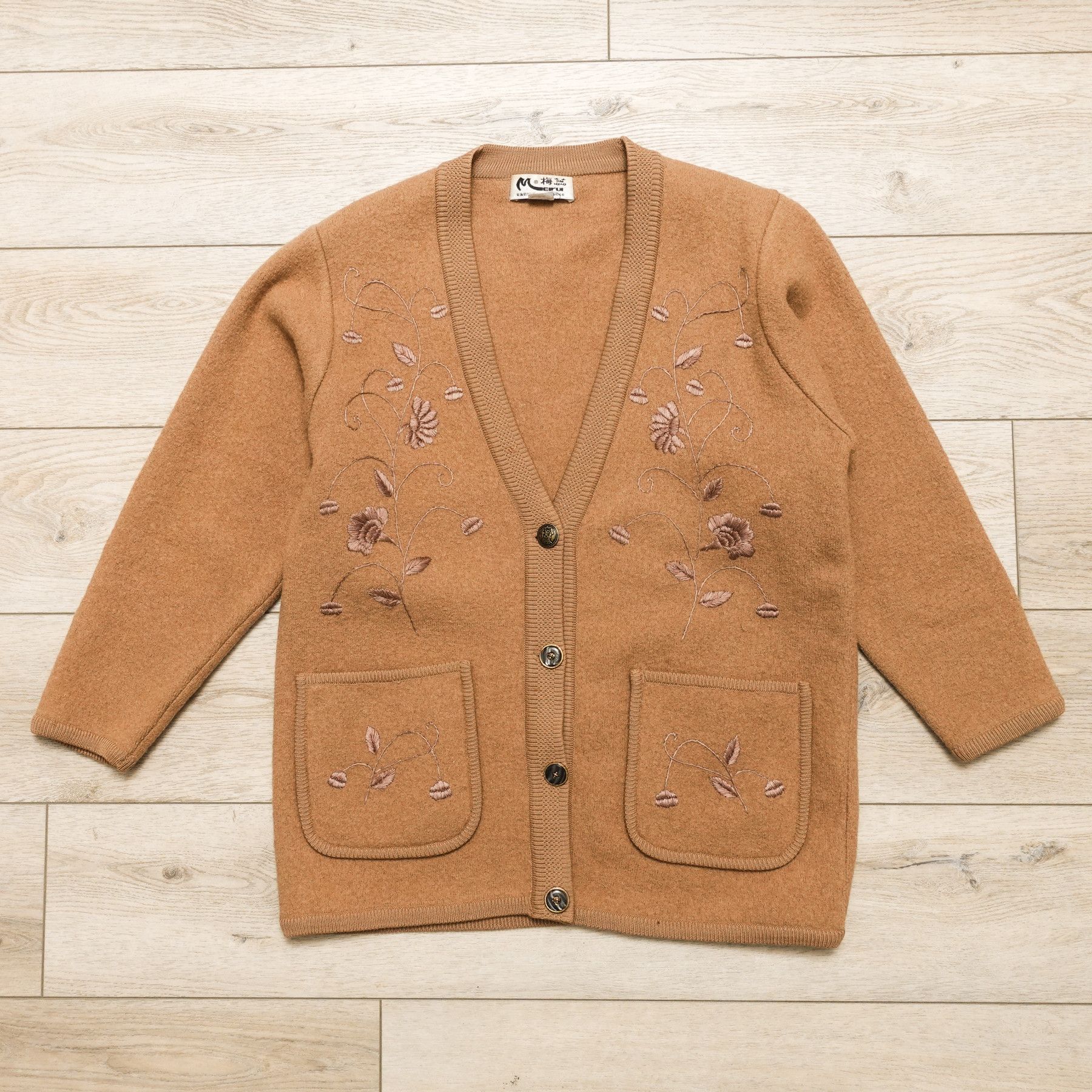 Vintage Rare Vintage Embroidered Floral Wool Cardigan Sweater Japan Size M / US 6-8 / IT 42-44 - 2 Thumbnail