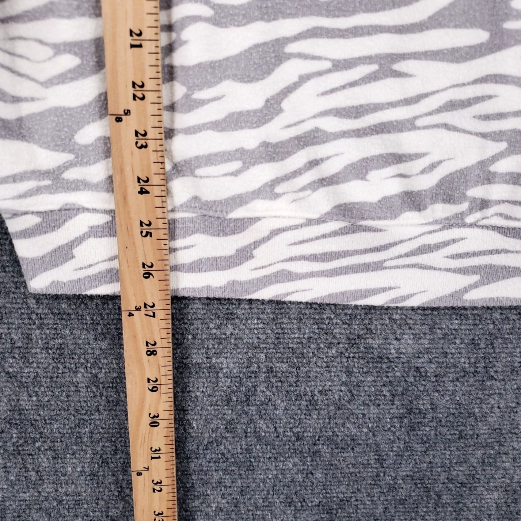 Buffalo David Bitton Buffalo David Bitton Sweater Womens L Large Beige Animal Print Pullover Stretch Size L / US 10 / IT 46 - 5 Thumbnail