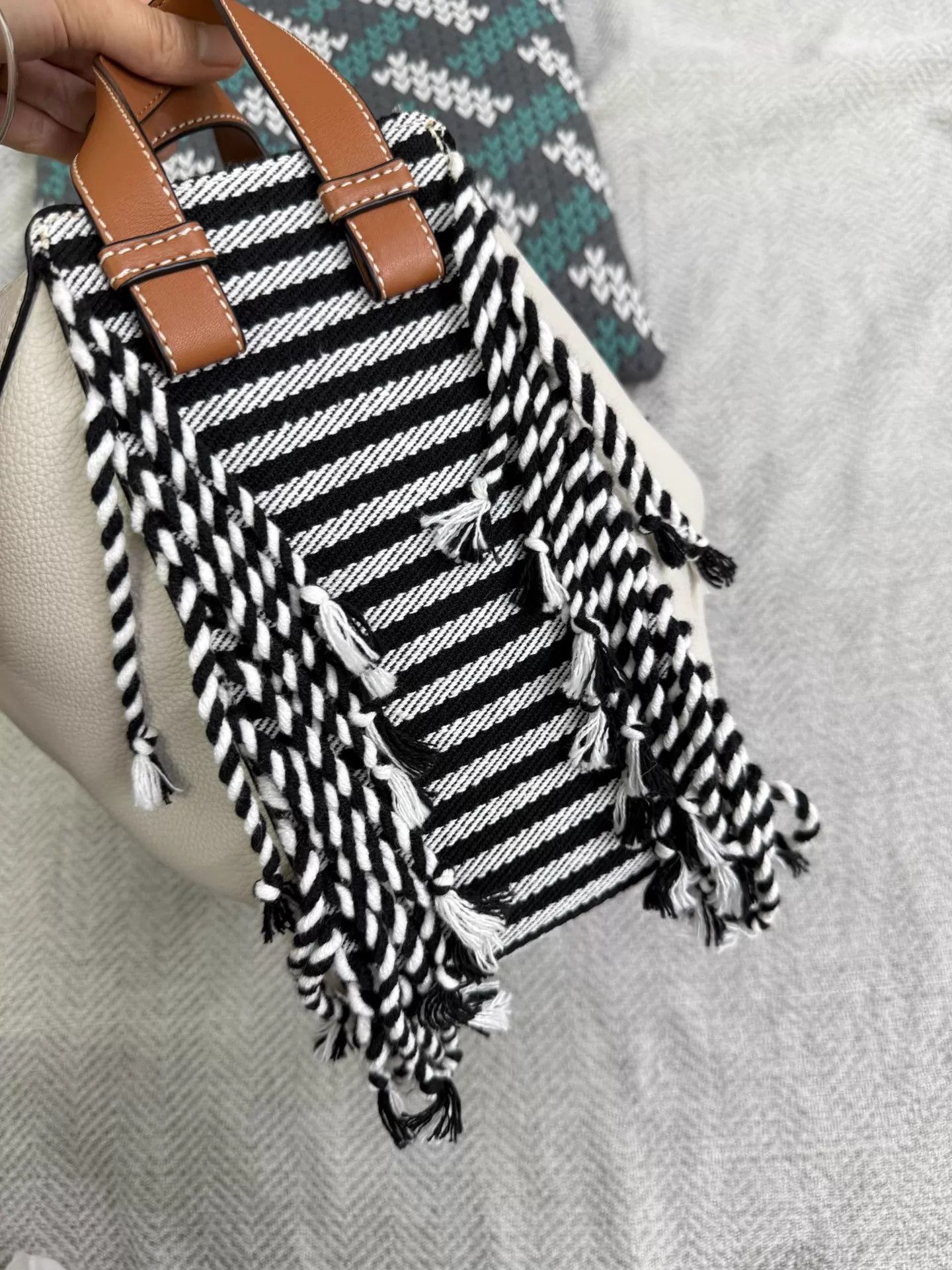 Loewe Loewe white colorblock tassel hammock bag new Size ONE SIZE - 3 Thumbnail