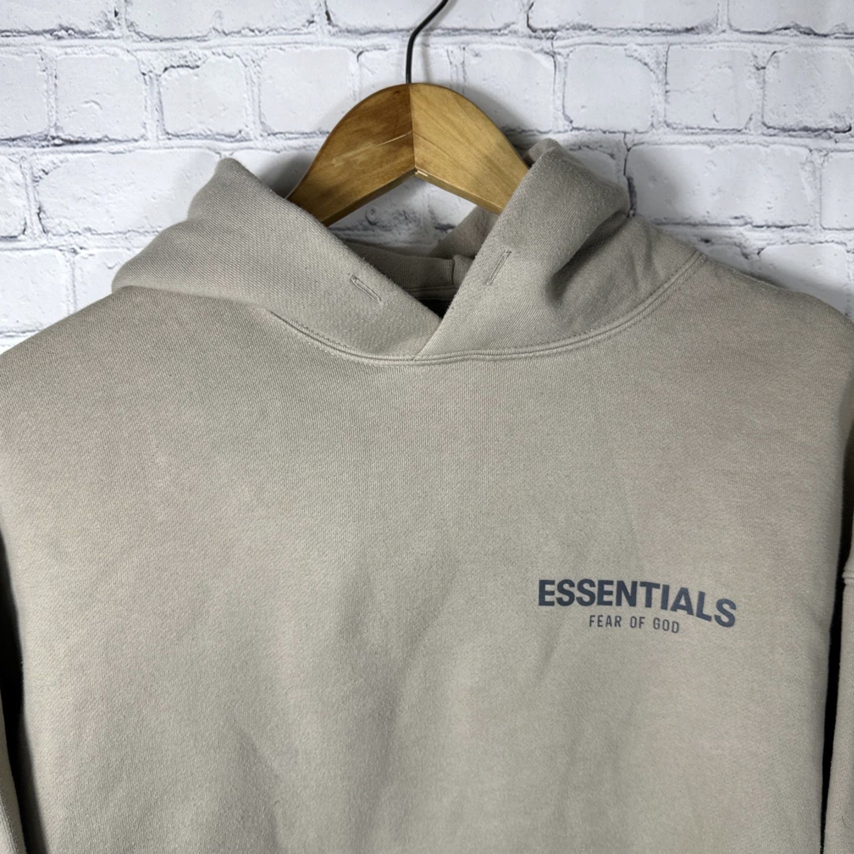 Fear of God Fear of God Essentials Hoodie Women Large Beige Logo Crew Neck Hooded Pullover Long Sleeve Fleece Activewear Regular Fit Vintage No Size L / US 10 / IT 46 - 4 Thumbnail