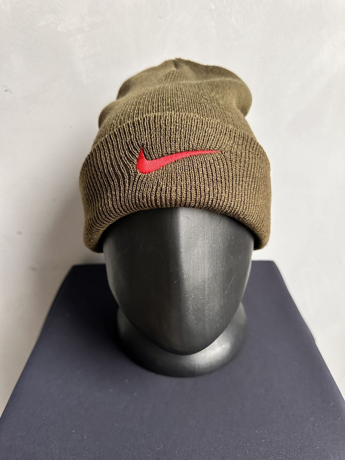Nike Wow 😻 White Beanie Nike Y2K Streetwear Outdoor Arcteryx Size ONE SIZE - 1 Thumbnail