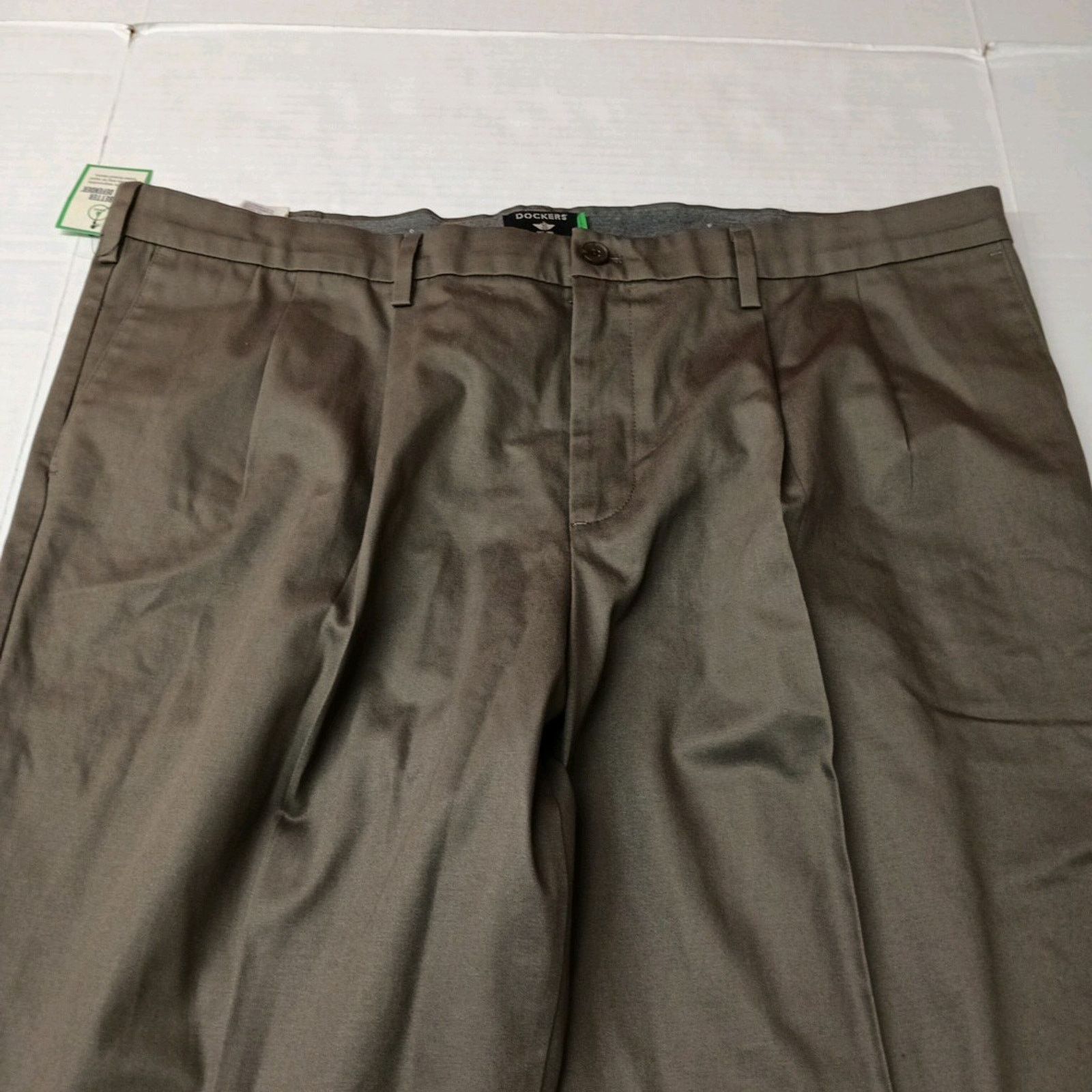Dockers Dockers Signature Khakis Men's 44x30 Dark Pebble Pleated Size US 44 / EU 60 - 4 Thumbnail