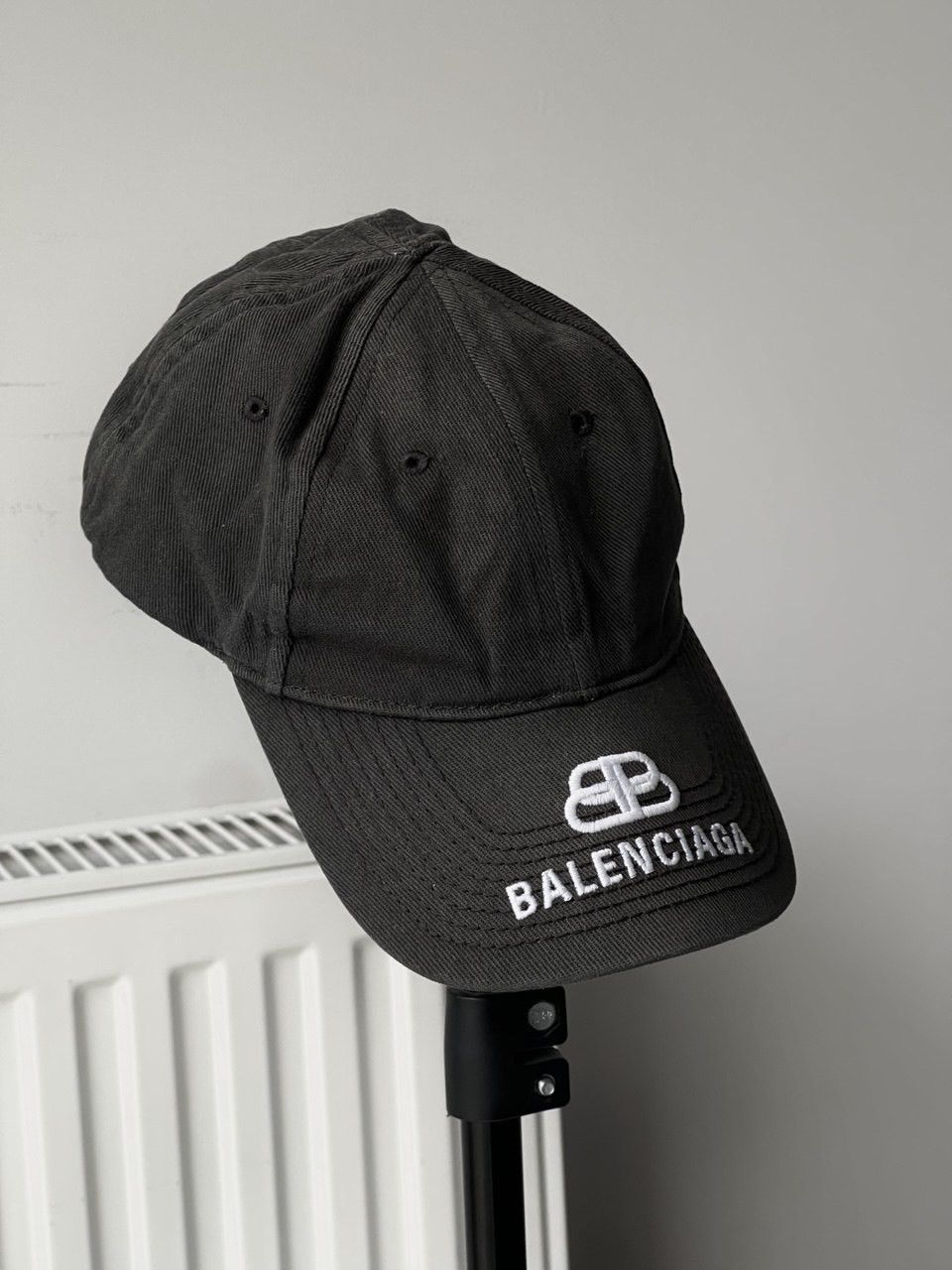 Balenciaga Balenciaga Cap Washed Black BB Used Large Hype Size ONE SIZE - 13 Thumbnail