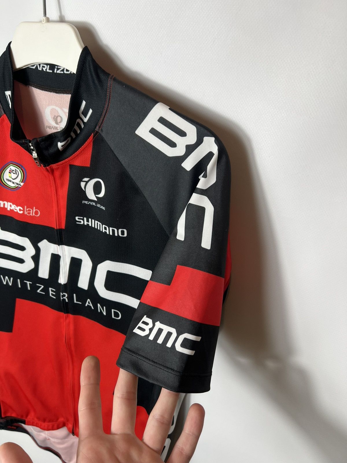 PEARL iZUMi BMC Pro Cycling Pearl Izumi Mens Racing Jersey Team Apparel Size US M / EU 48-50 / 2 - 4 Thumbnail