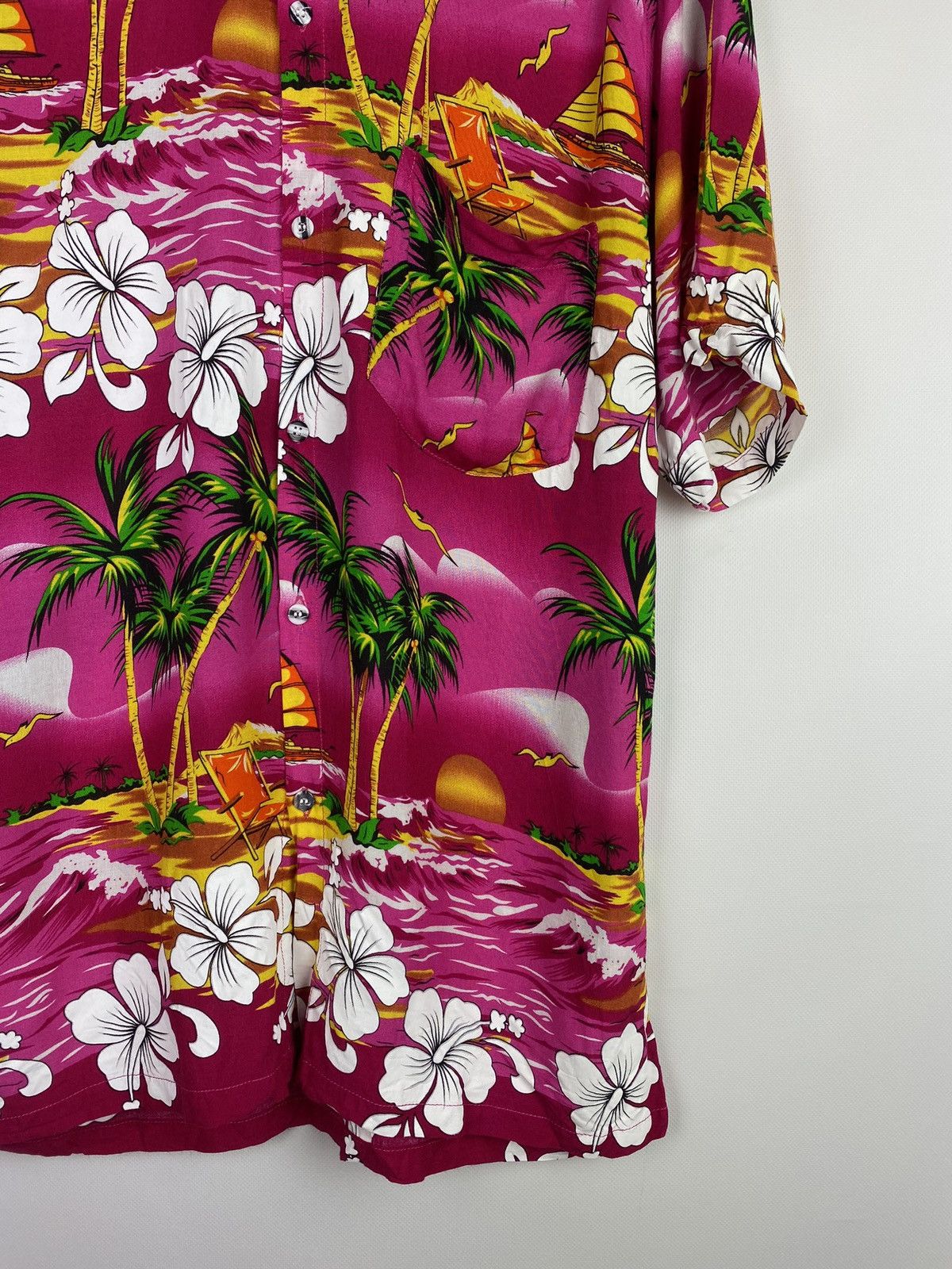 Vintage Vintage Hawaiian Crazy Overprinted shirt size L Size US L / EU 52-54 / 3 - 6 Thumbnail
