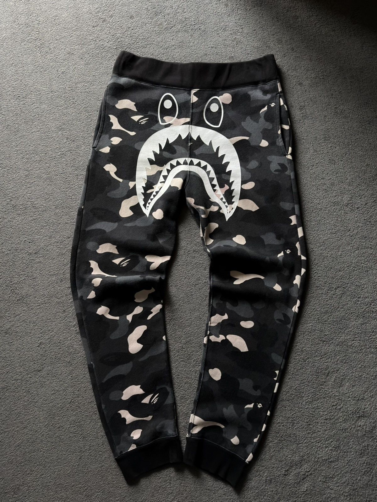 Bape BAPE City Camo Shark Sweat Pants Black Glow In The Dark Size US 32 / EU 48 - 1 Thumbnail