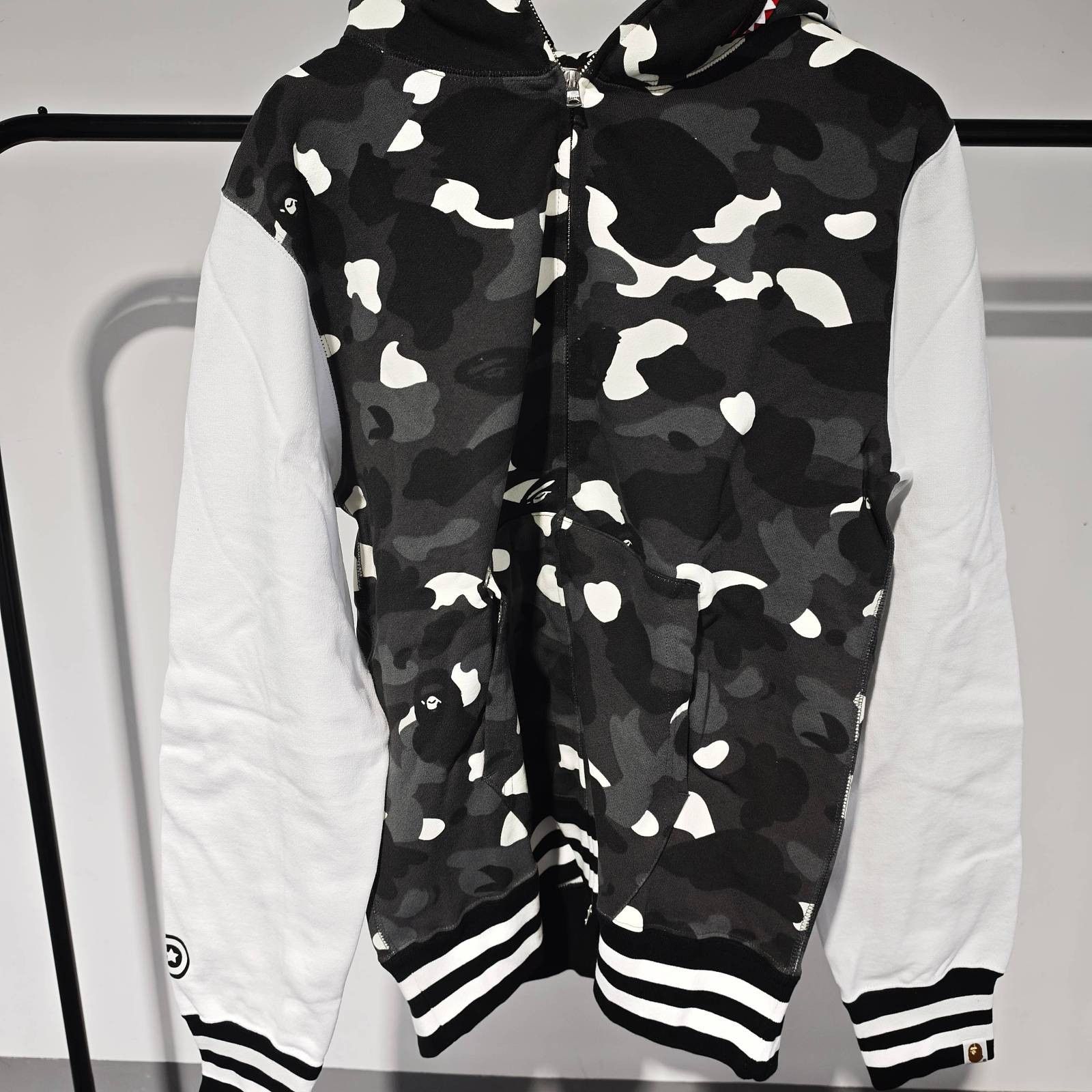 Bape A BATHING APE Camo Shark Hoodie Size XL Size US XL / EU 56 / 4 - 1 Thumbnail