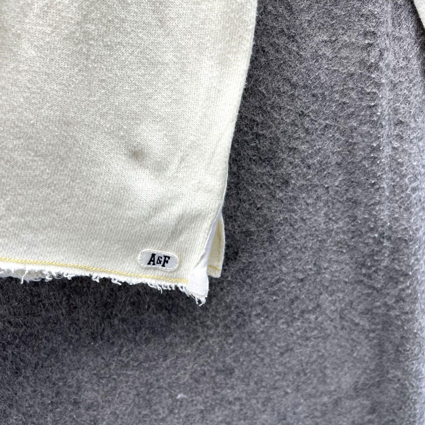 Abercrombie & Fitch VINTAGE Abercrombie & Fitch Hoodie Womens XS Cream Cropped Raw Hem Long Sleeve Size XS / US 0-2 / IT 36-38 - 4 Thumbnail