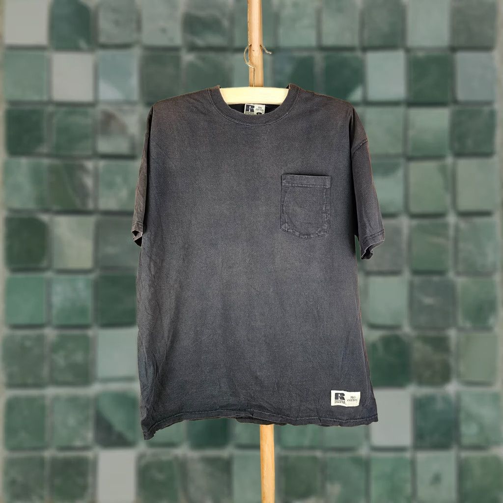 Russell Athletic VINTAGE Russell Athletic BLACK T-SHIRT SZ L ONE POCKET Short Sleeve Round Neck Men Standard Fit/Grid Gradient Sun Fade Size US L / EU 52-54 / 3 - 1 Thumbnail