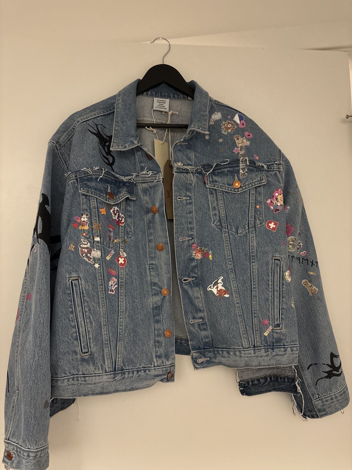Vetements aw18 sticker denim jacket