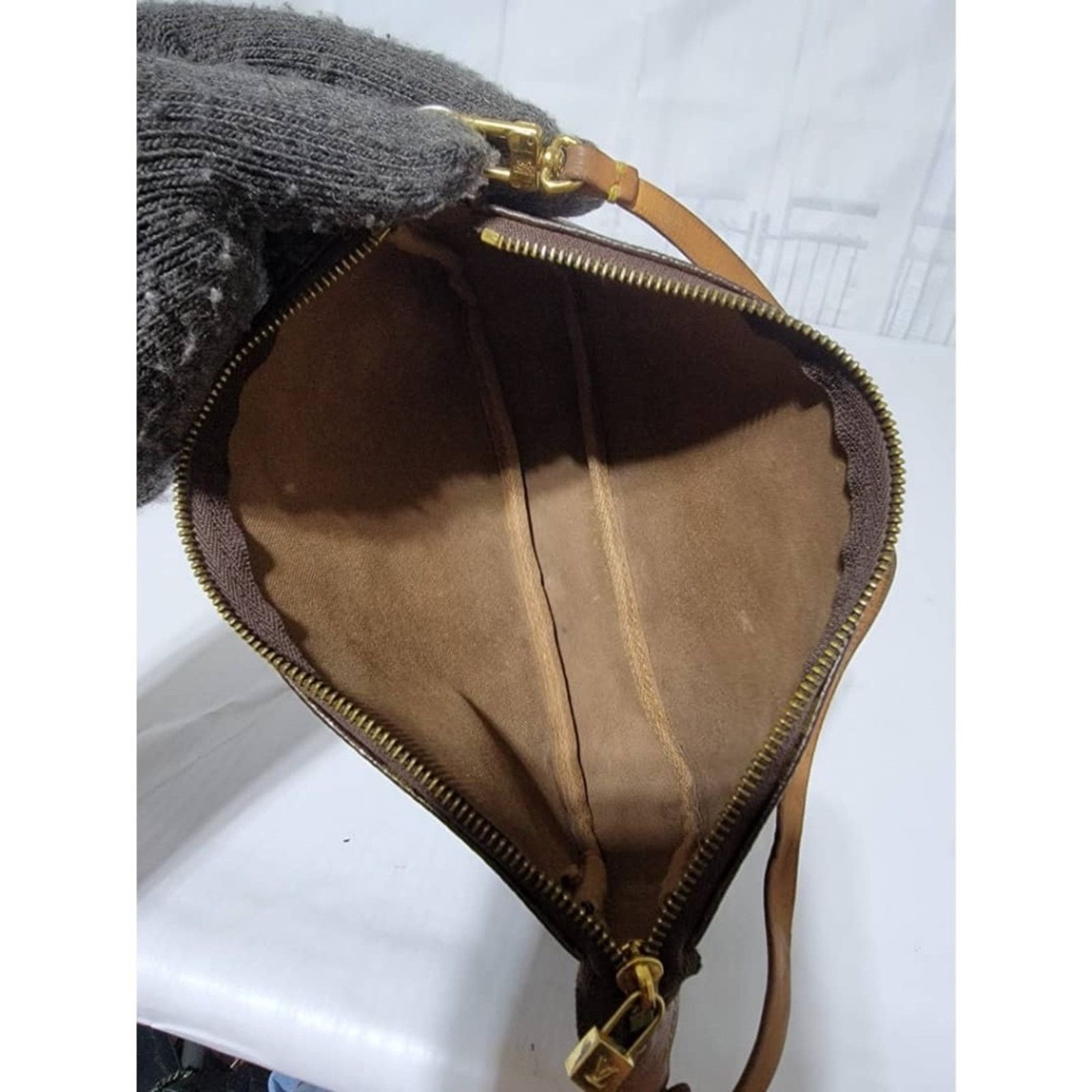 Louis Vuitton Authentic LOUIS VUITTON Monogram Pochette Accessoires Brown Size ONE SIZE - 11 Thumbnail