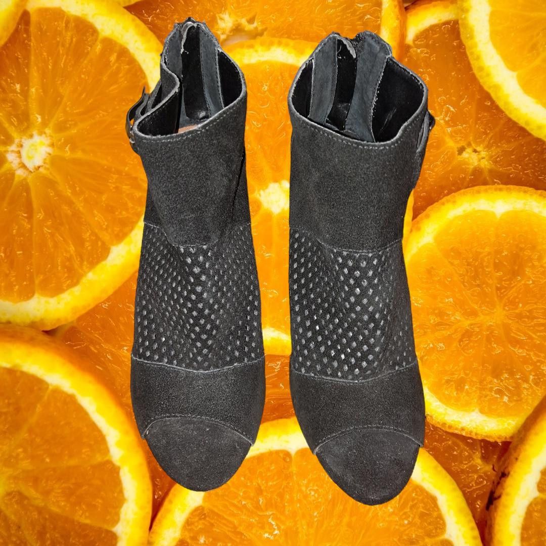 Dolce Vita Dolce Vita Black Ankle Boots With Back Zippers Size 7.5 Size US 7.5 / IT 37.5 - 2 Thumbnail