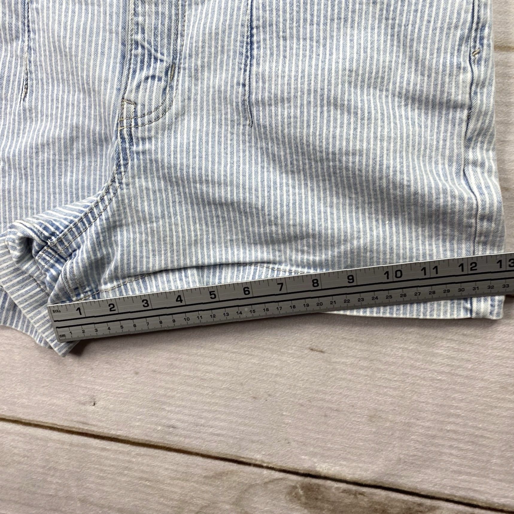 Vintage **Women's Maurices Blue White Striped Denim Shorts Size 12** User: **Blue Women's Maurices White Striped Denim Size 12 Shorts** Size 34" / US 12 / IT 48 - 5 Thumbnail