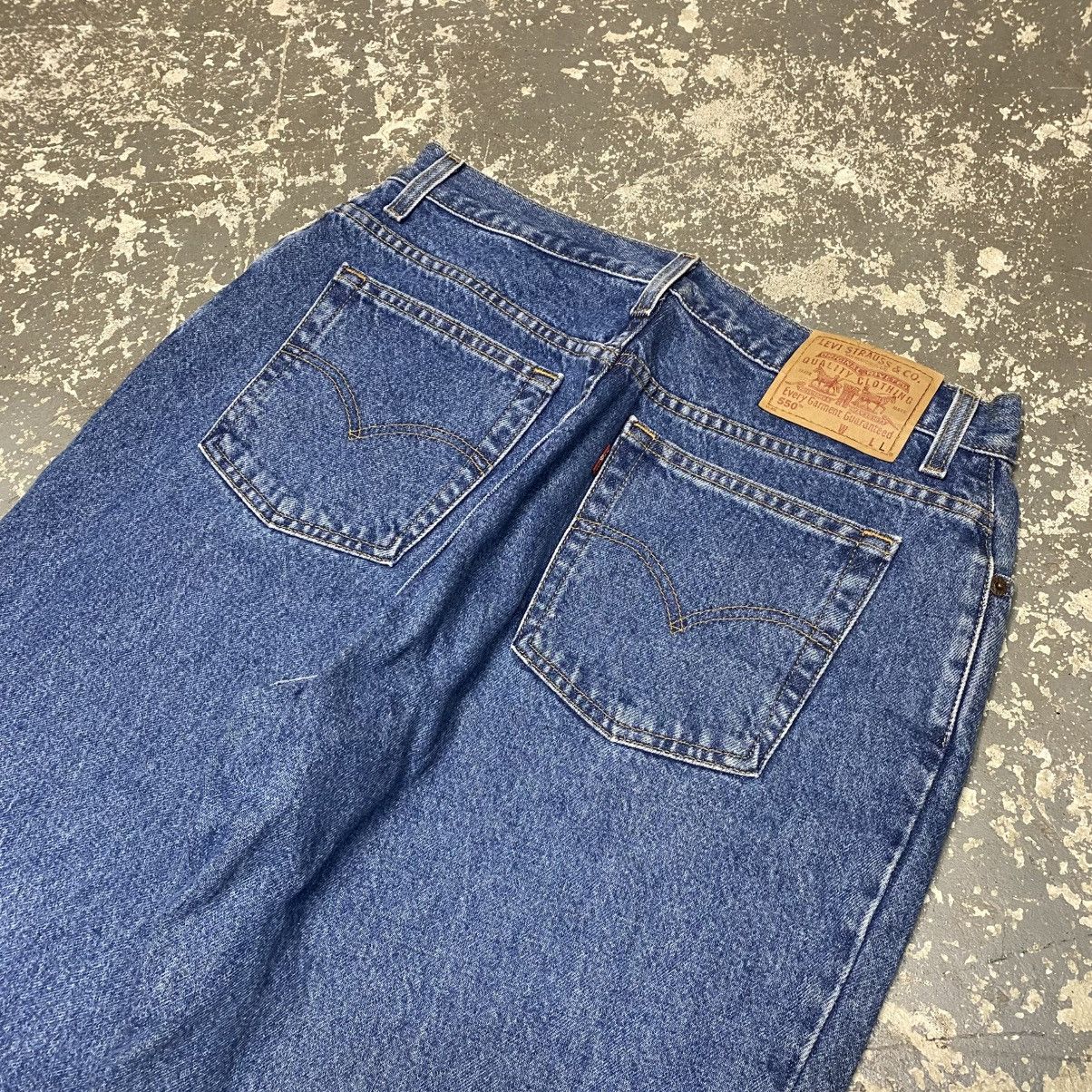 Levi's × Vintage Vintage Levi’s 550 Relaxed Fit Blue Denim Jeans 90s Size US 33 - 8 Thumbnail