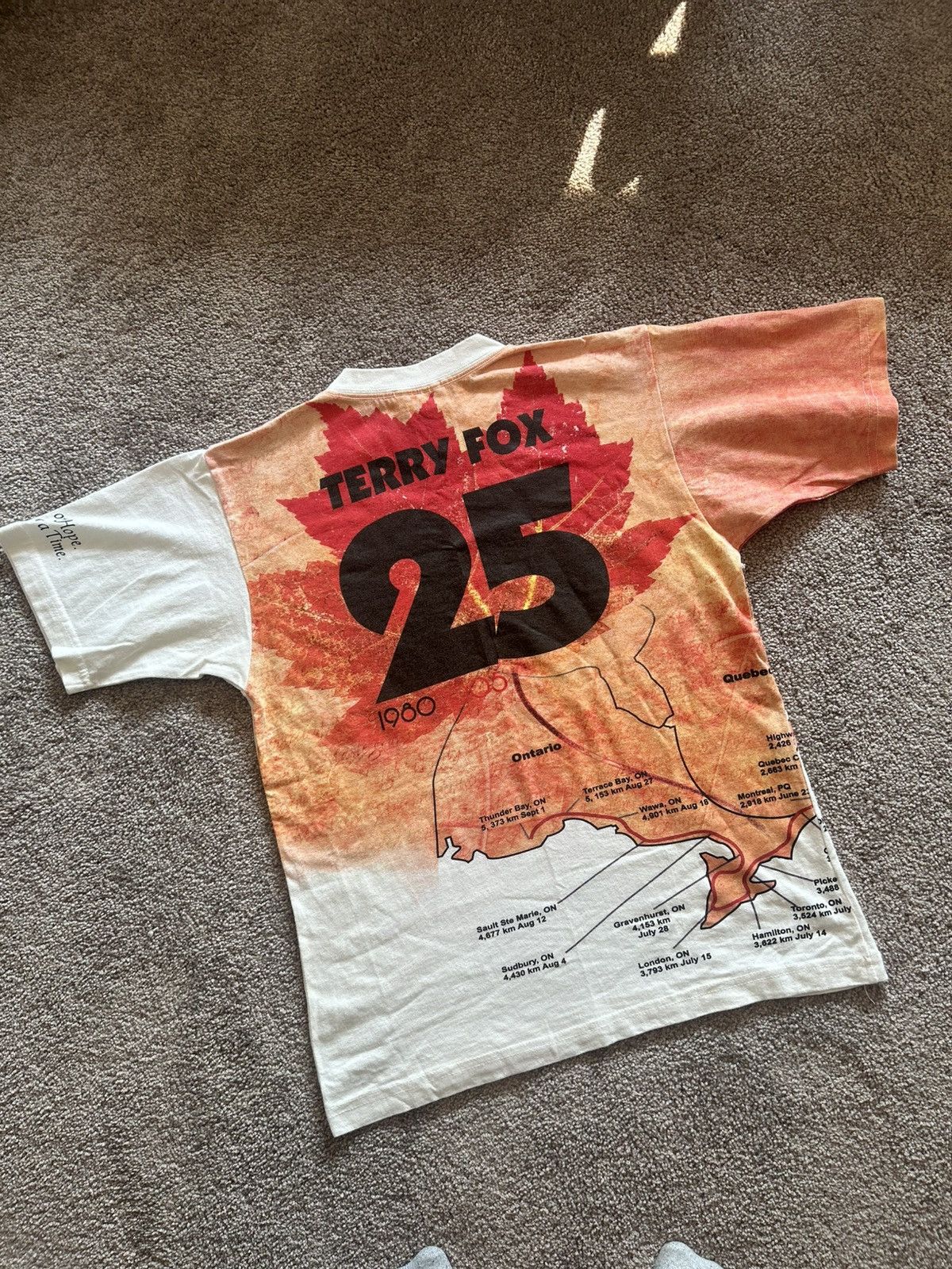 Vintage Vintage 2005 Terry Fox Marathon Of Hope All Over Print Size US S / EU 44-46 / 1 - 6 Thumbnail