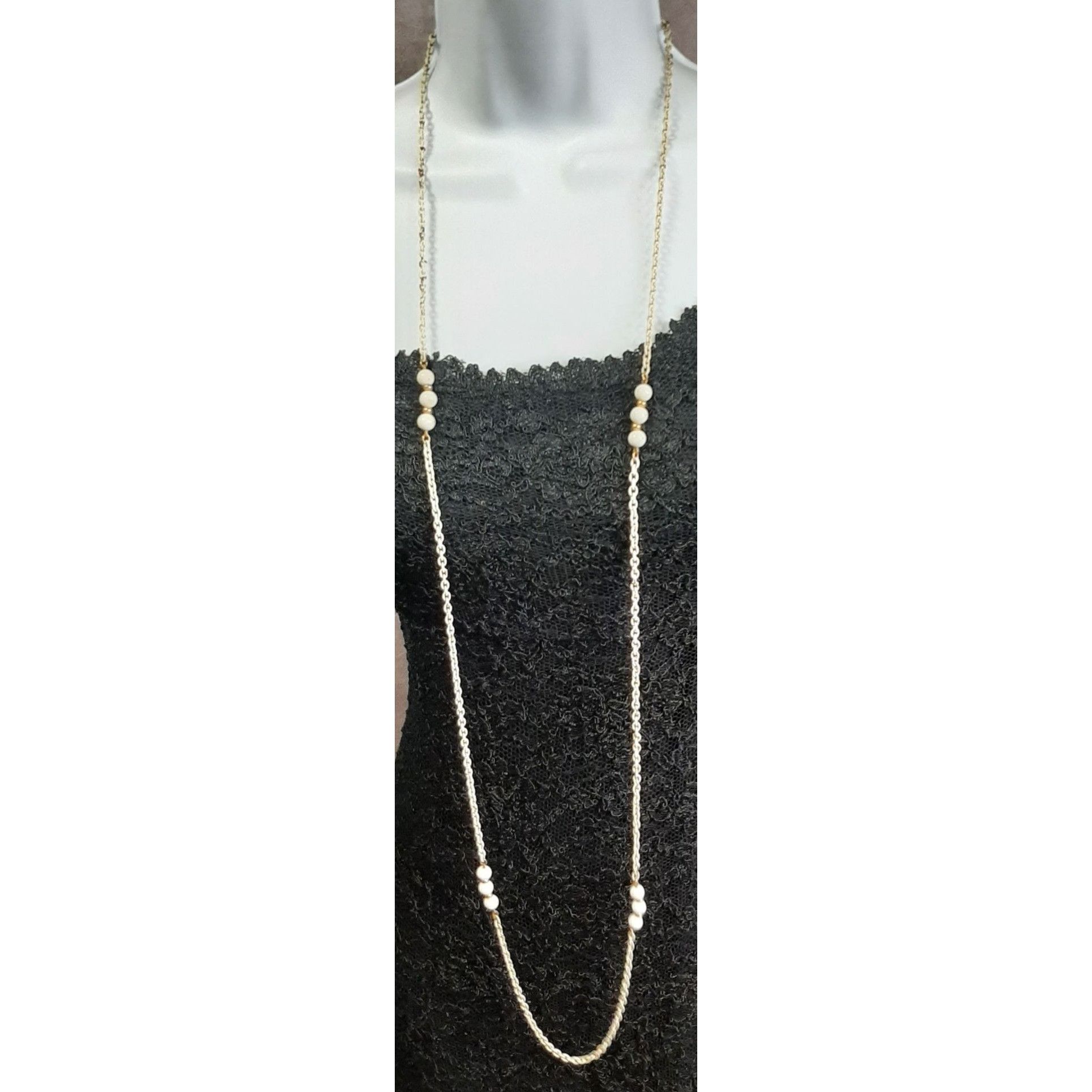 Other Vintage Retro White Beaded Chain Necklace With Gold Tone Acc Size ONE SIZE - 1 Thumbnail