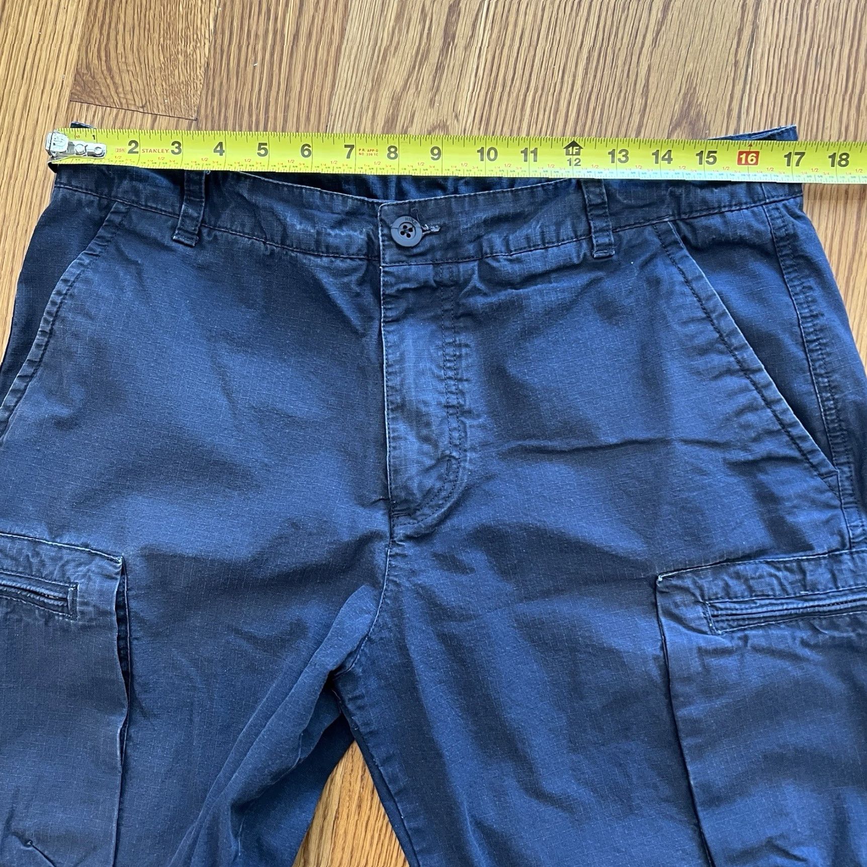 Nike Nike Cargo Shorts Tactical Zip Pocket Hiking Mens Size 34 Navy Blue Cargo Pocket Cotton Flat Front Summer 90s? Size US 34 / EU 50 - 7 Thumbnail