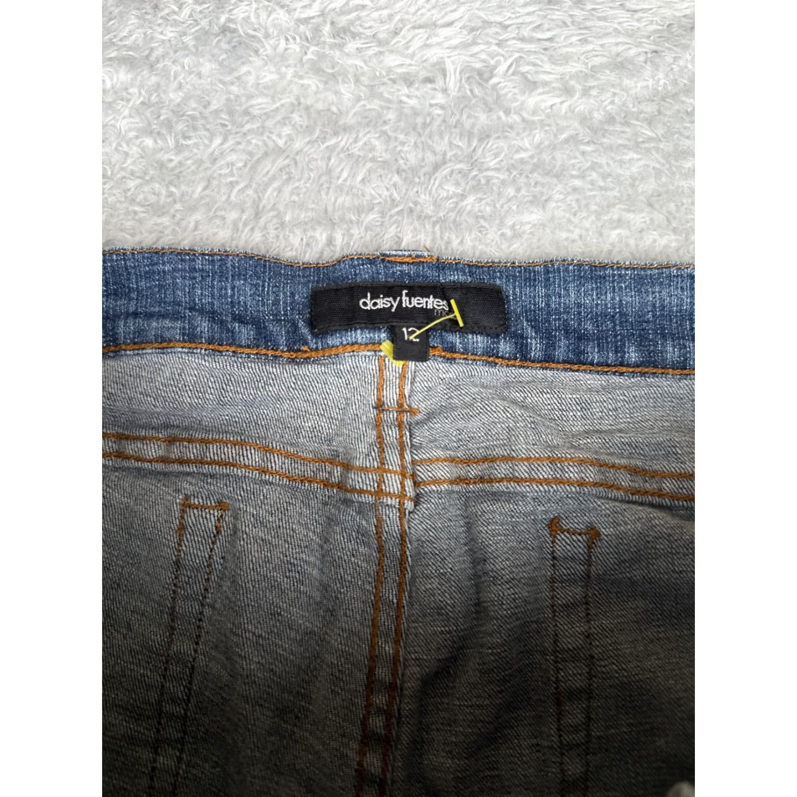 Denime Daisy Fuentes Jeans Womens 12 Blue Denim Boot Cut Low Rise 33x31 5-Pocket Design Cotton Zip Machine Washable Size 34" / US 12 / IT 48 - 6 Thumbnail