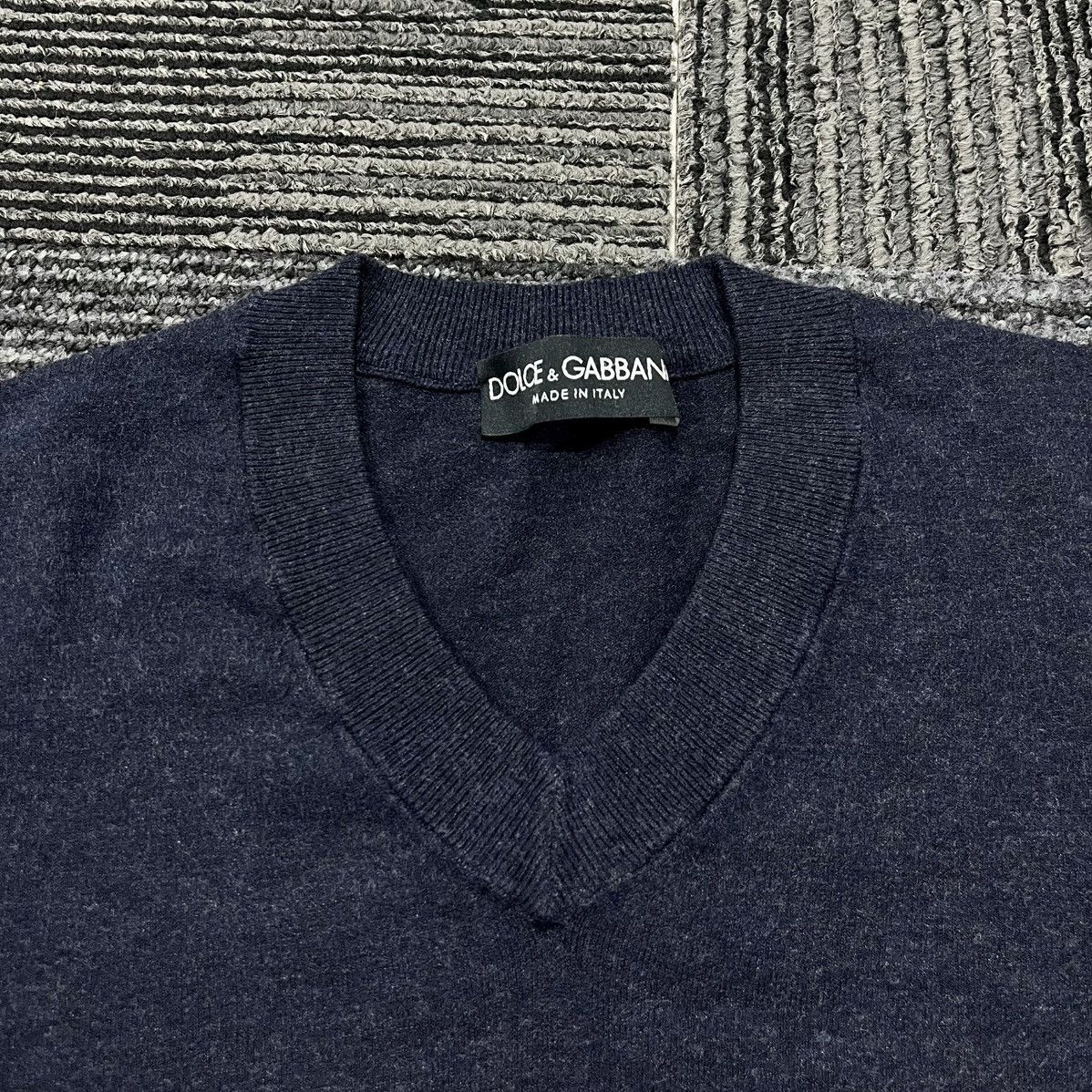 Dolce & Gabbana Dolce & Gabbana Vneck Knitwear Size US M / EU 48-50 / 2 - 3 Thumbnail
