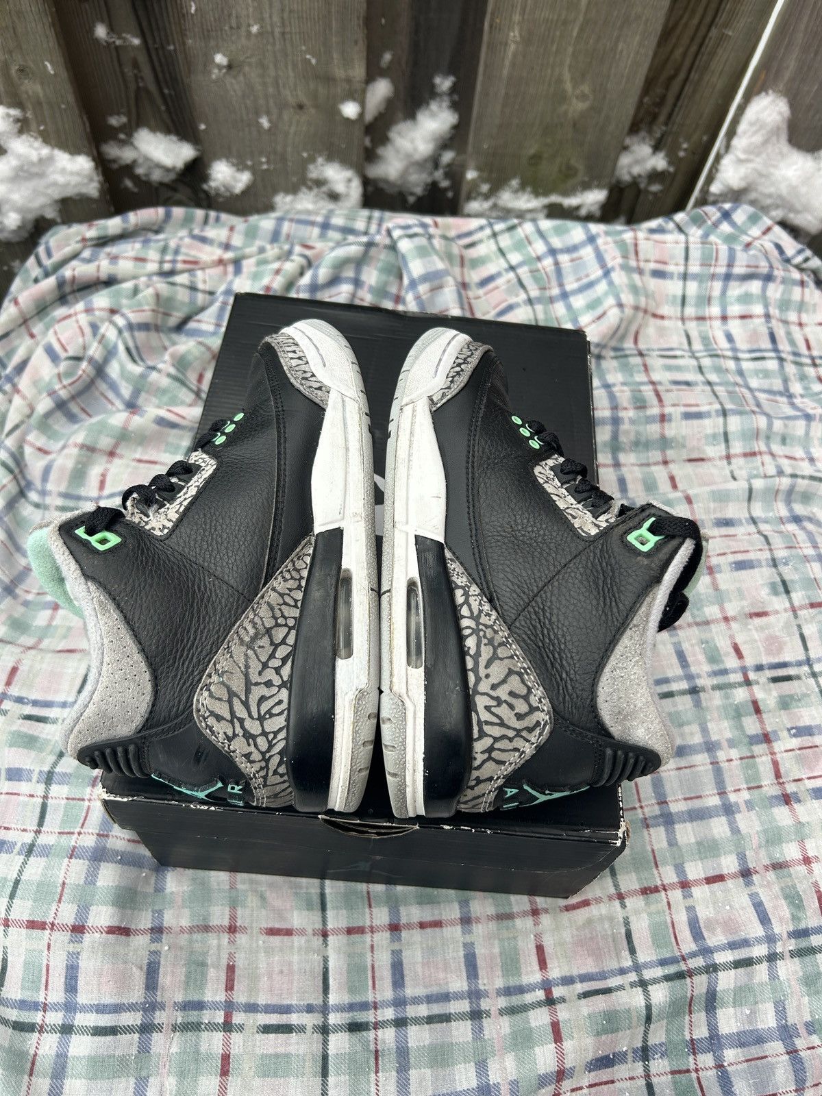 Jordan Brand Jordan 3 GS Cement Grey / Green Glow Size US 4.5 / IT 34.5 - 5 Thumbnail