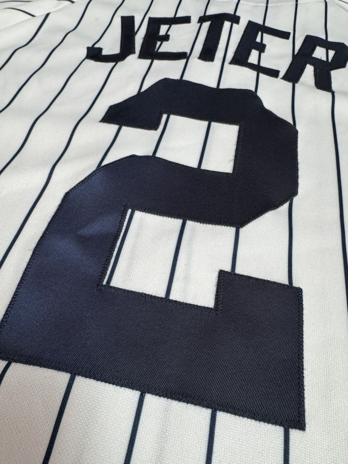 Majestic New York Yankees Derek Jeter 2 MLB Pinstripe Stitched Jersey Size US M / EU 48-50 / 2 - 9 Thumbnail