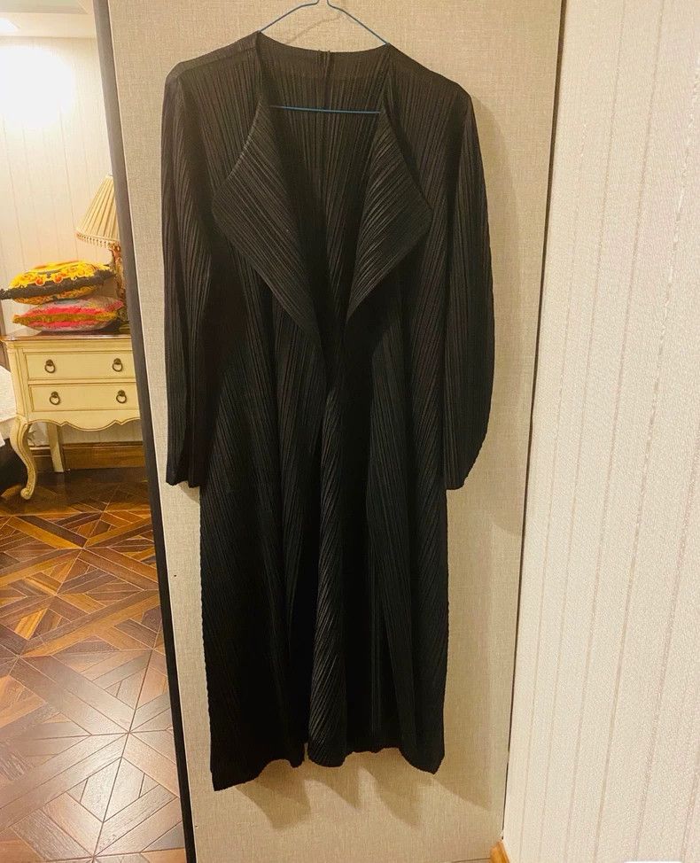 Issey Miyake Issey Miyake Black pleated coat Size M / US 6-8 / IT 42-44 - 1 Thumbnail