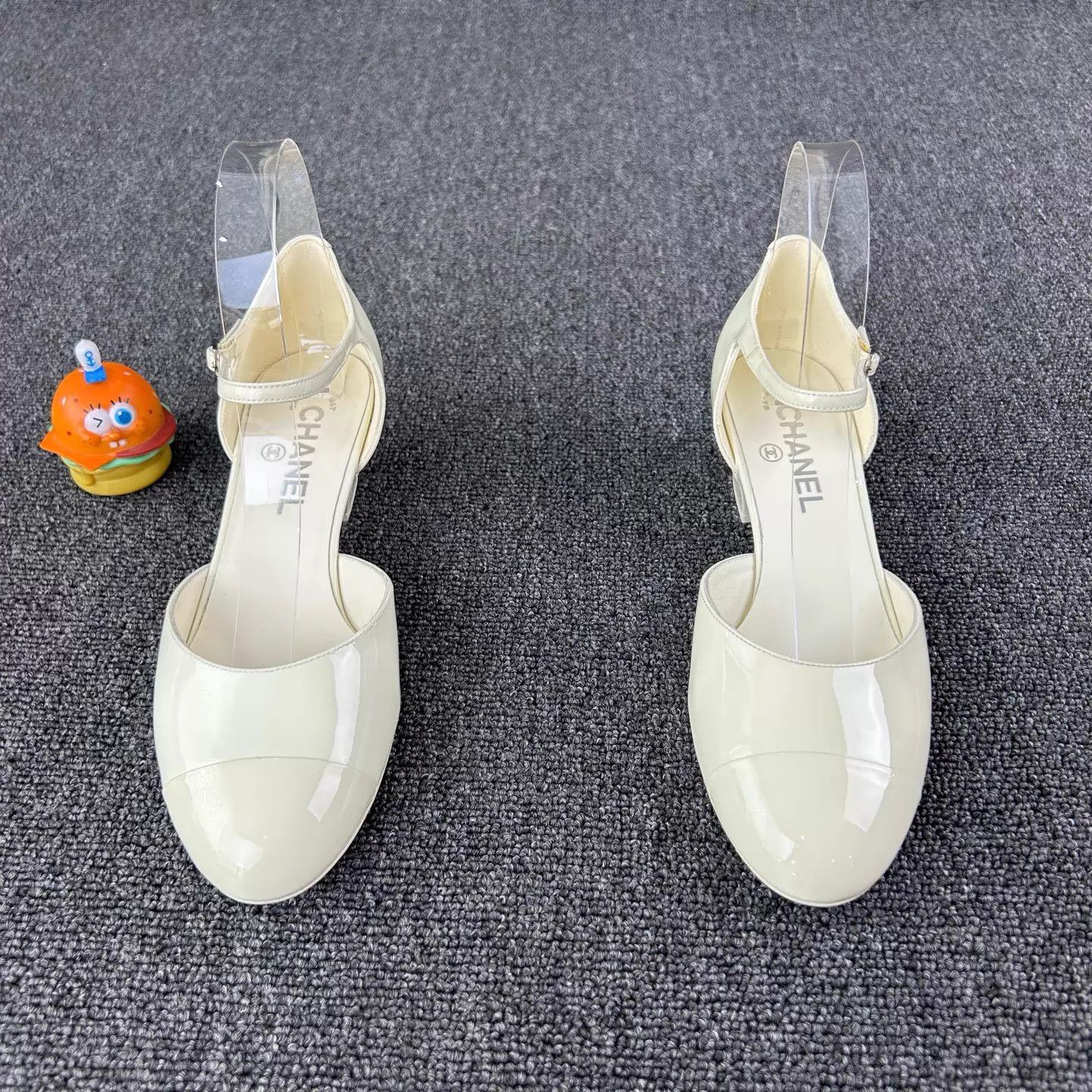 Chanel Chanel White Patent Leather Mary Jane Heels 38 Size US 7.5 / IT 37.5 - 2 Thumbnail