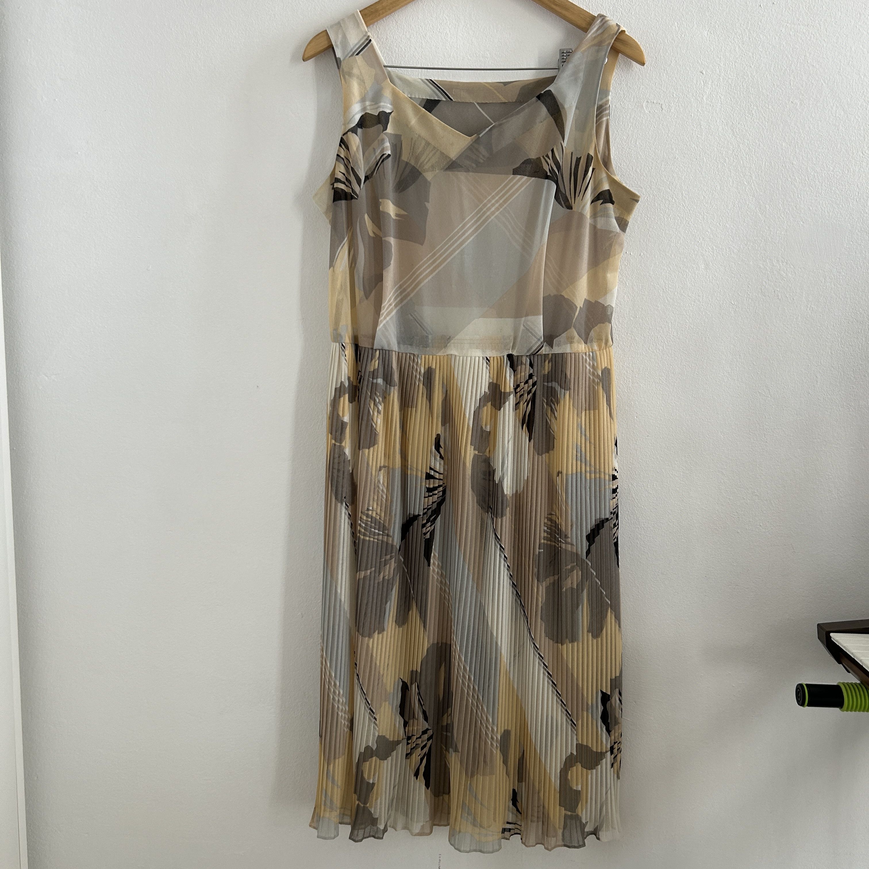 Vintage Vintage 70s Pleated Midi Dress Size M / US 6-8 / IT 42-44 - 10 Thumbnail