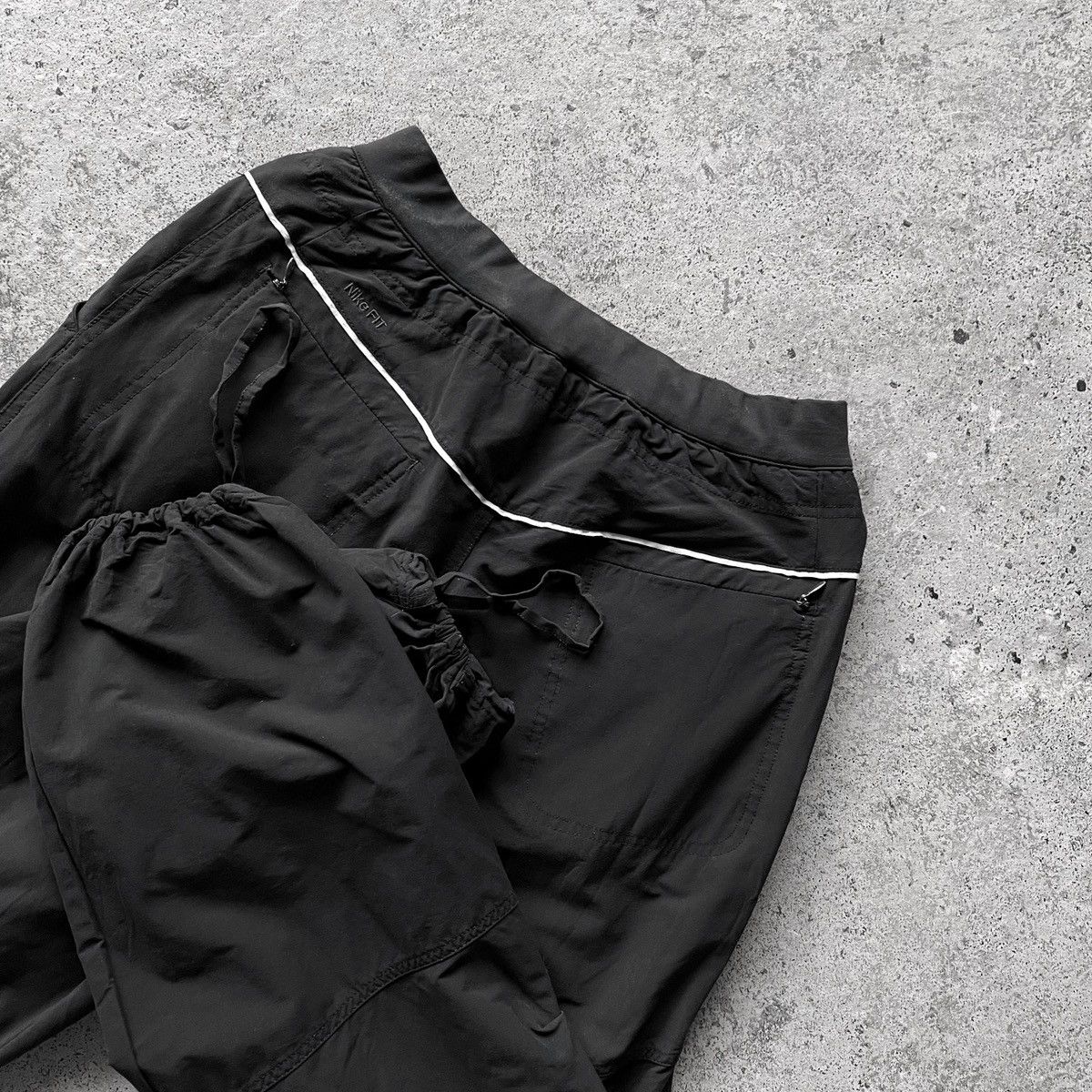 Nike × Vintage Nike Womens Black Vintage 00s Nylon Track Pants Y2K Swoosh Size 28" / US 6 / IT 42 - 7 Thumbnail