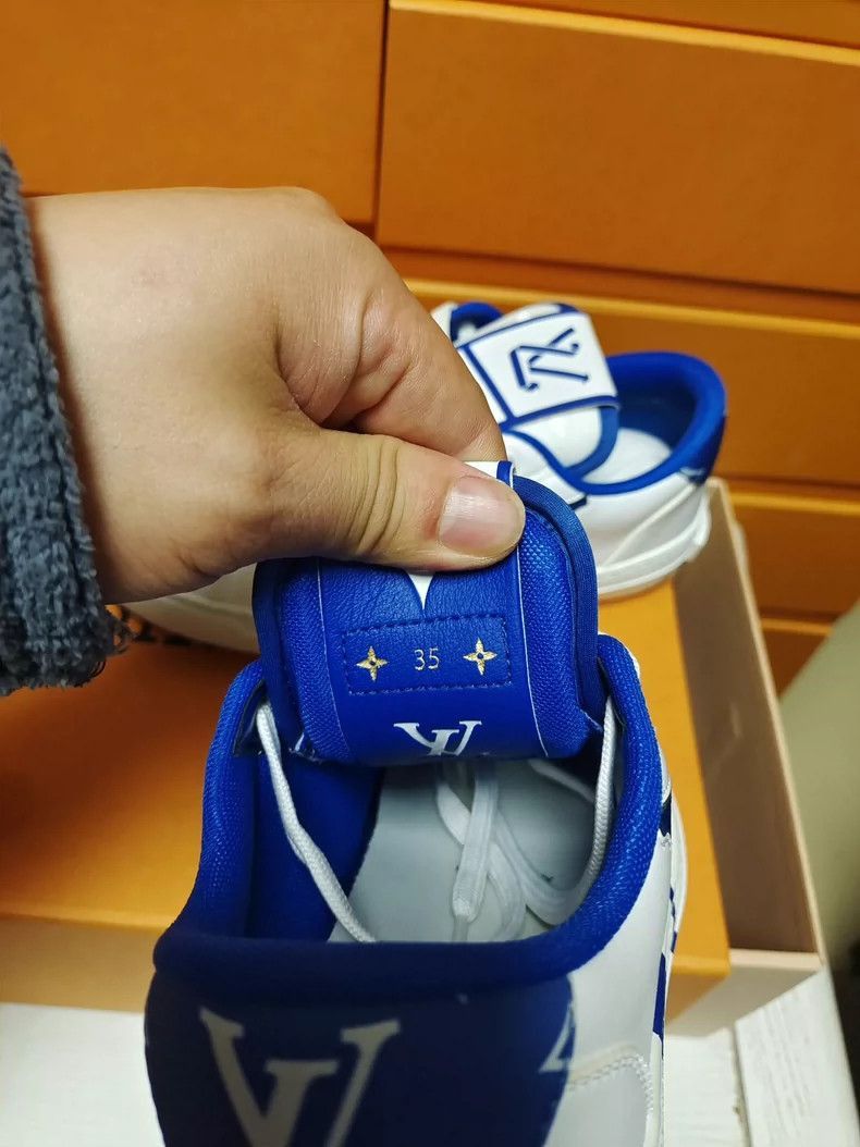 Louis Vuitton Louis Vuitton LV Women's LowTop Sneakers in White and Blue Size US 5 / IT 35 - 7 Thumbnail