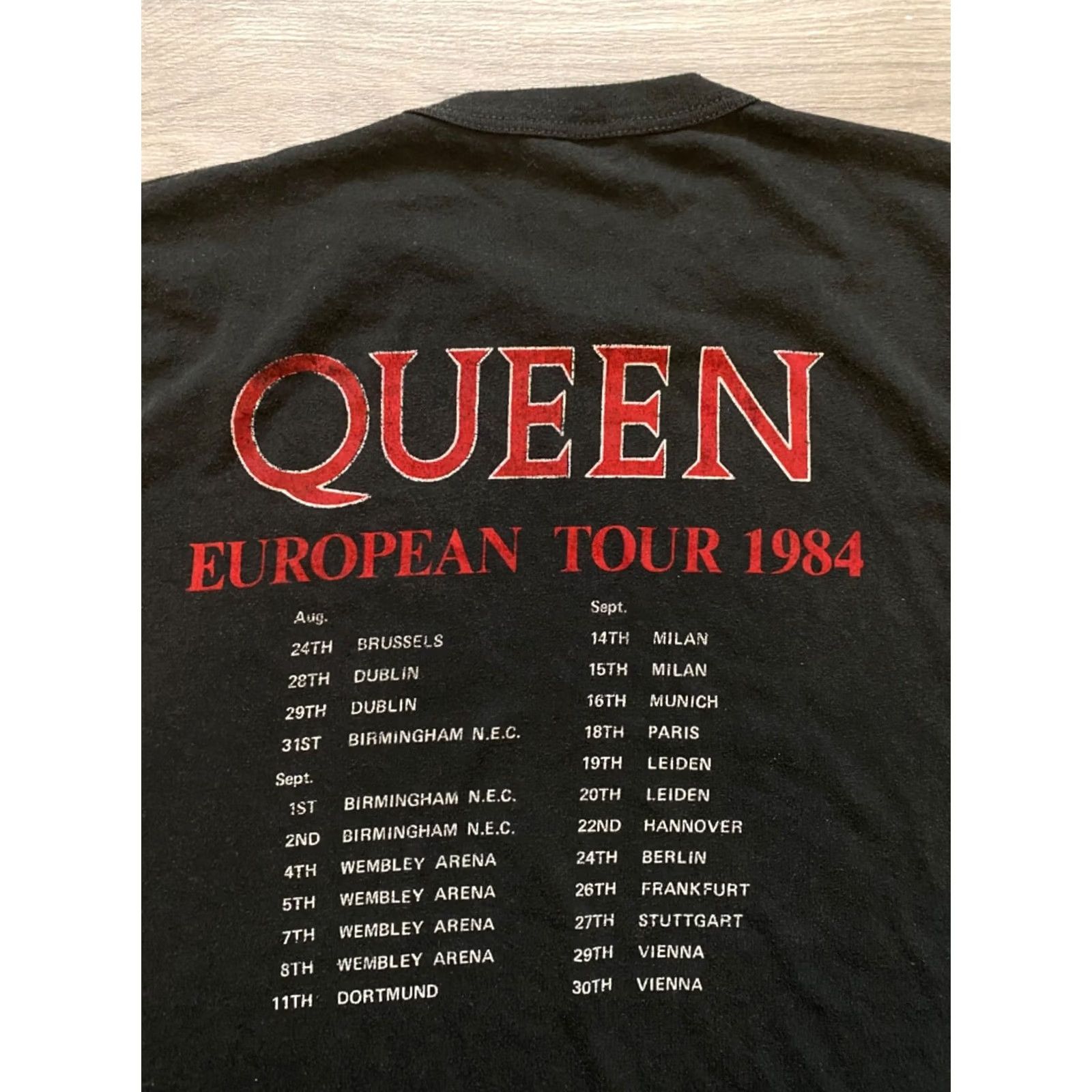Vintage VINTAGE Queen European Concert Tour Black T-shirt Mens L XL Black Music Band Rock T-Shirt 1984 9/10 Size US L / EU 52-54 / 3 - 7 Thumbnail