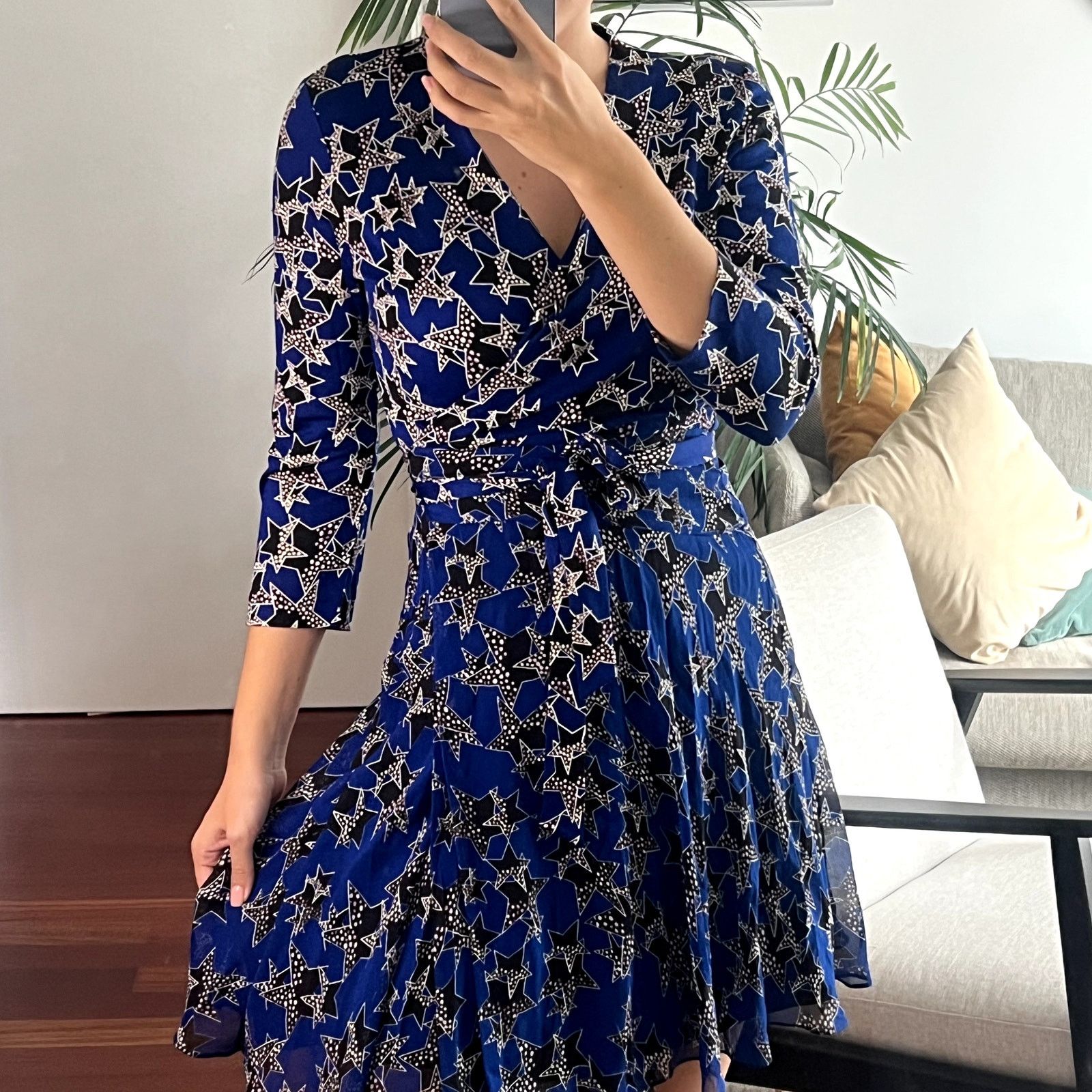 Diane von Furstenberg DVF Diane von Furstenberg Irina Silk Wrap Dress Blue Star Size M / US 6-8 / IT 42-44 - 2 Thumbnail