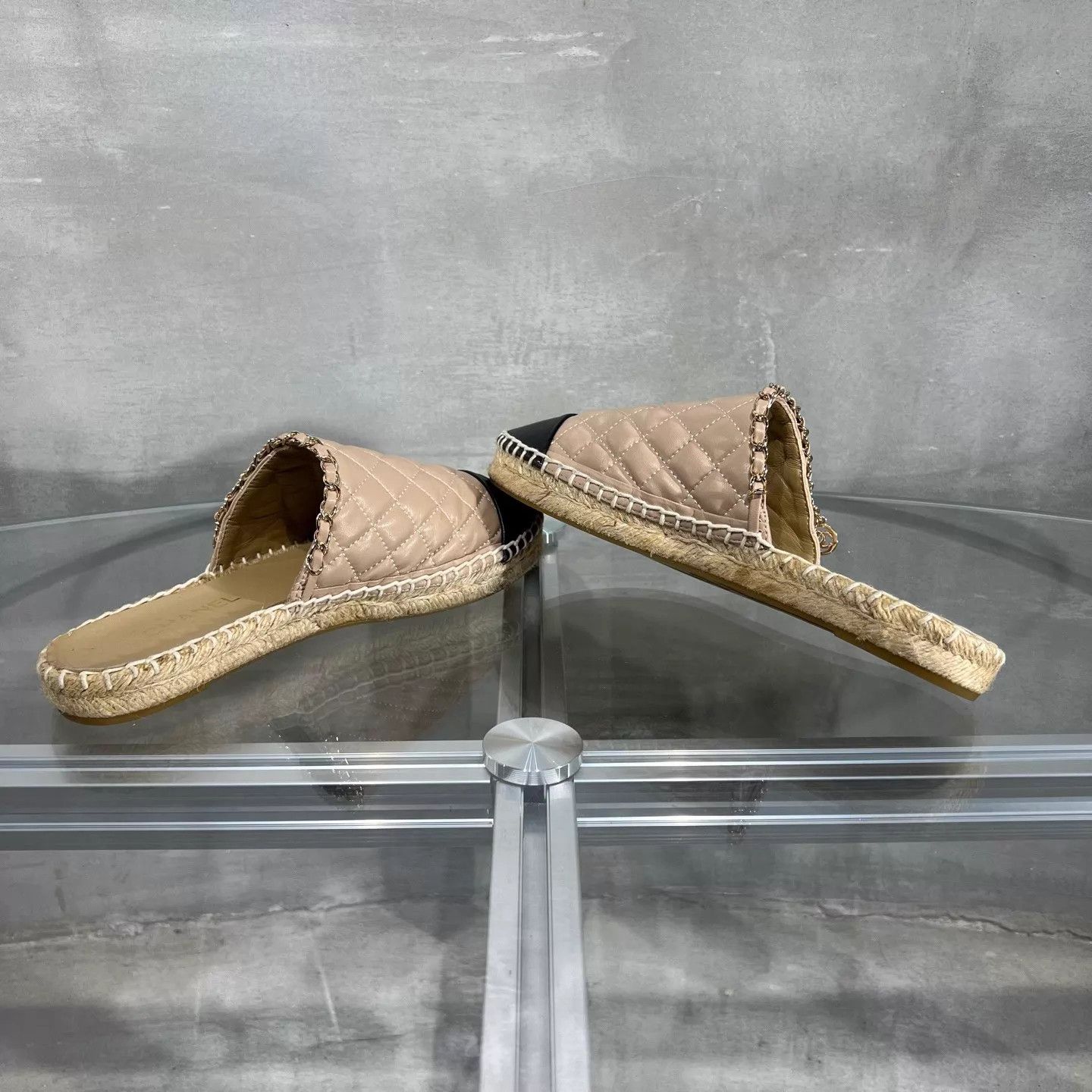 Chanel CHANEL Fisherman Chain Slides Size 38 YH23321 Size US 7.5 / IT 37.5 - 5 Thumbnail