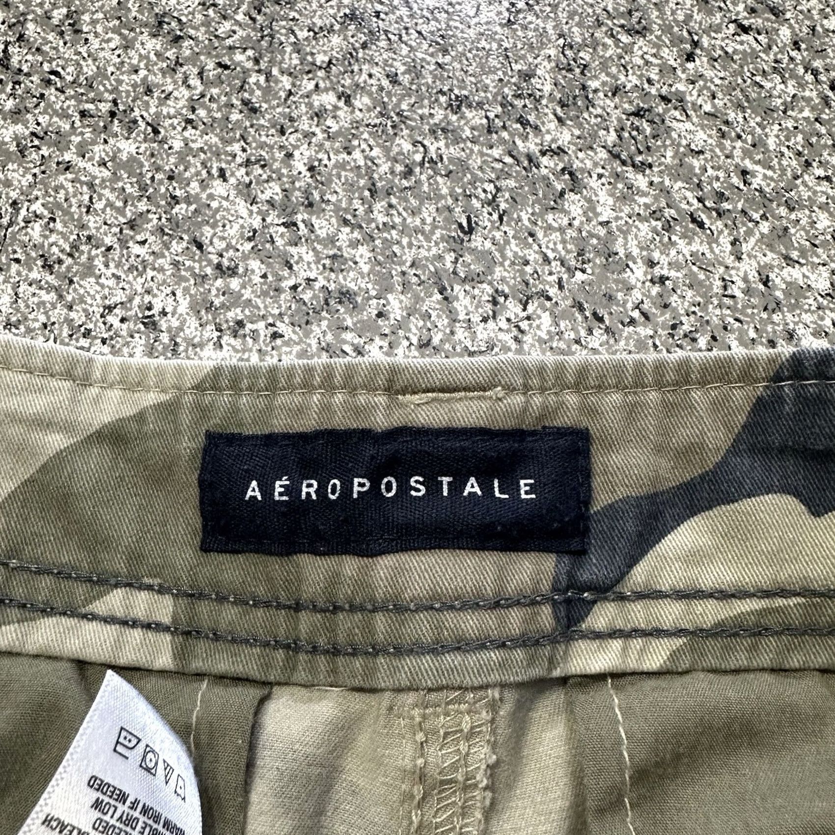 Vintage VINTAGE Aeropostale Cargo Shorts Mens 27 Army Camo Cotton 9” Cotton Stretch Beige Army Mens Size US 27 - 2 Thumbnail