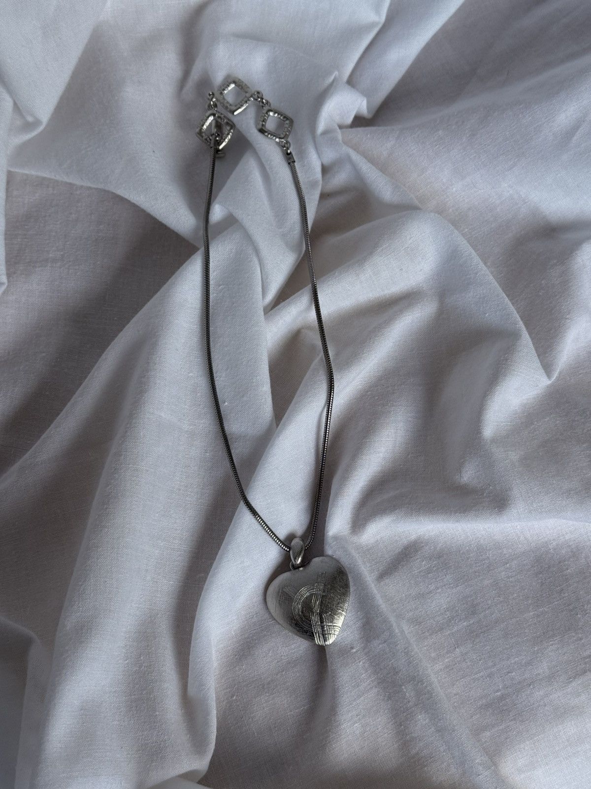Yves Saint Laurent Yves Saint Laurent YSL Vintage Metal Heart Pendant Necklace Size ONE SIZE - 2 Thumbnail