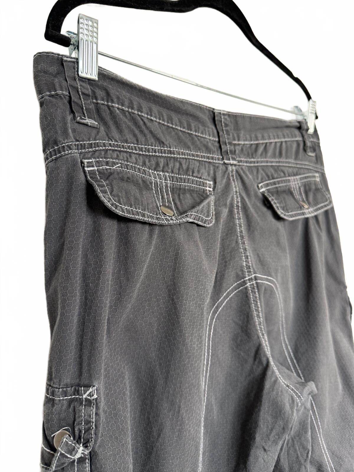 Other Y2K Grunge Gray Cargo Long Shorts with Multiple Pockets Size US 33 - 3 Thumbnail