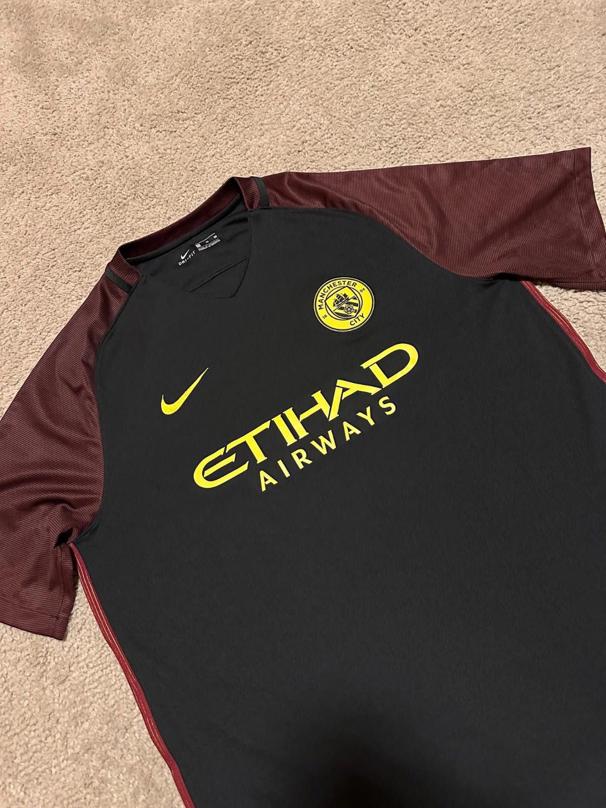 Nike MANCHESTER CITY 2016 2017 AWAY FOOTBALL SHIRT SOCCER JERSEY Size US XL / EU 56 / 4 - 3 Thumbnail