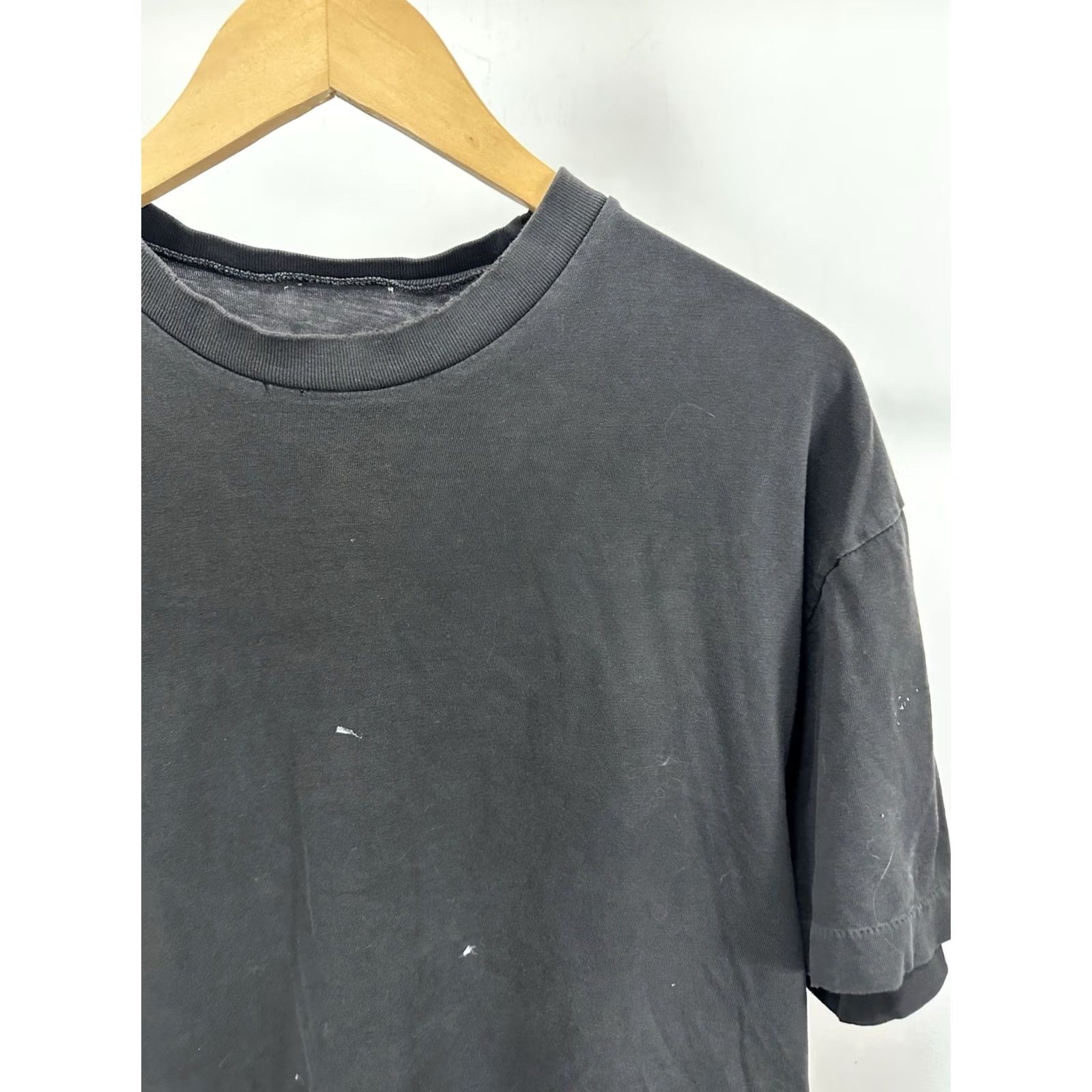 Vintage VTG 90s Faded Worn Distressed Cotton Single Stitch BLANK Black T-Shirt XL Mens Shirts Size XL Black Distressed 90s Grunge Skate Surf Blank T-Shirt Size US XL / EU 56 / 4 - 6 Thumbnail
