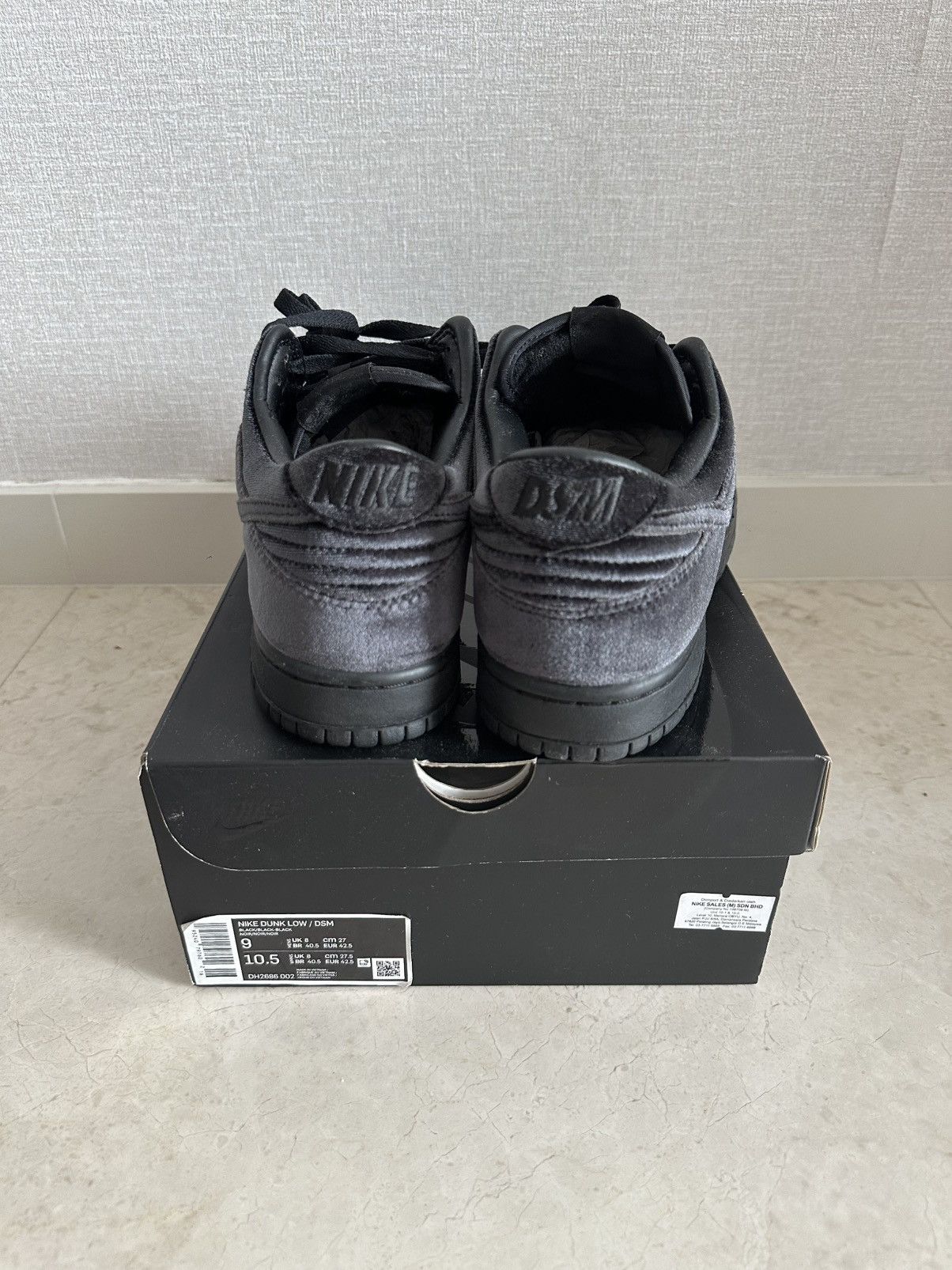Dover Street Market × Nike DSM Velvet Velour Dunk Low Dover Street Market Size US 9 / EU 42 - 3 Thumbnail