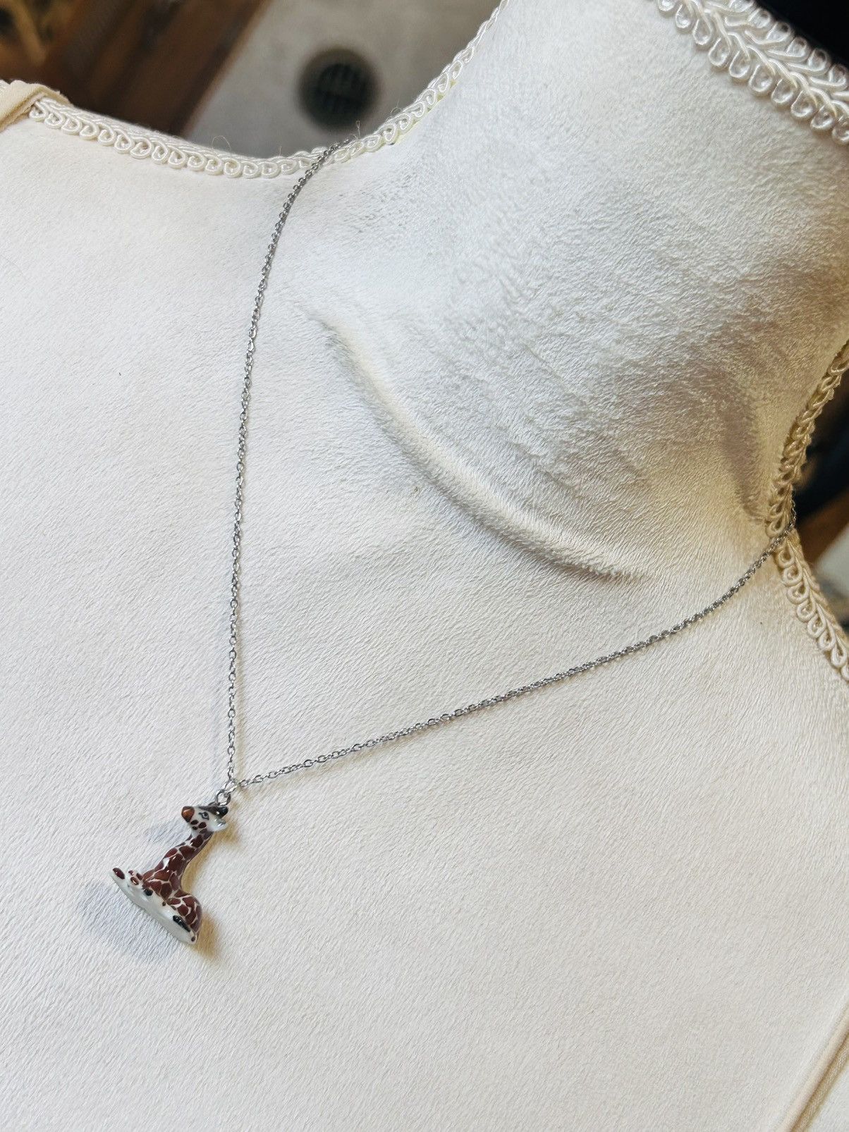 Handmade Handcrafted vintage porcelain giraffe pendant necklace Size ONE SIZE - 1 Thumbnail