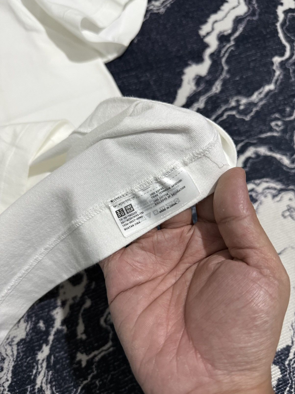 Kaws Uniqlo x kaws t shirt Size US M / EU 48-50 / 2 - 8 Thumbnail